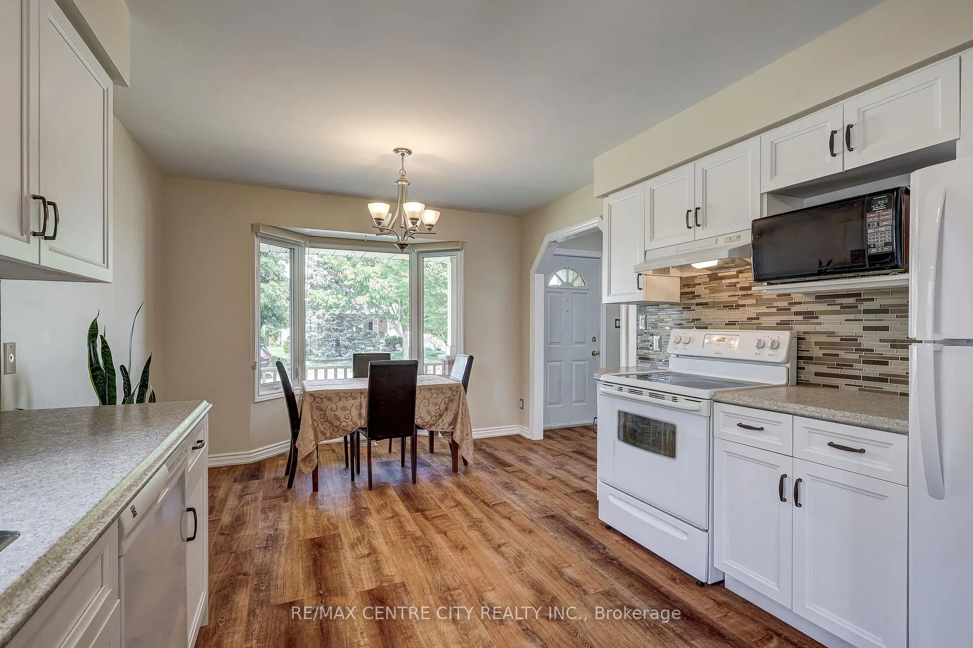 Photo 8 of 26 Sifton Drive, St. Thomas — HOMEH