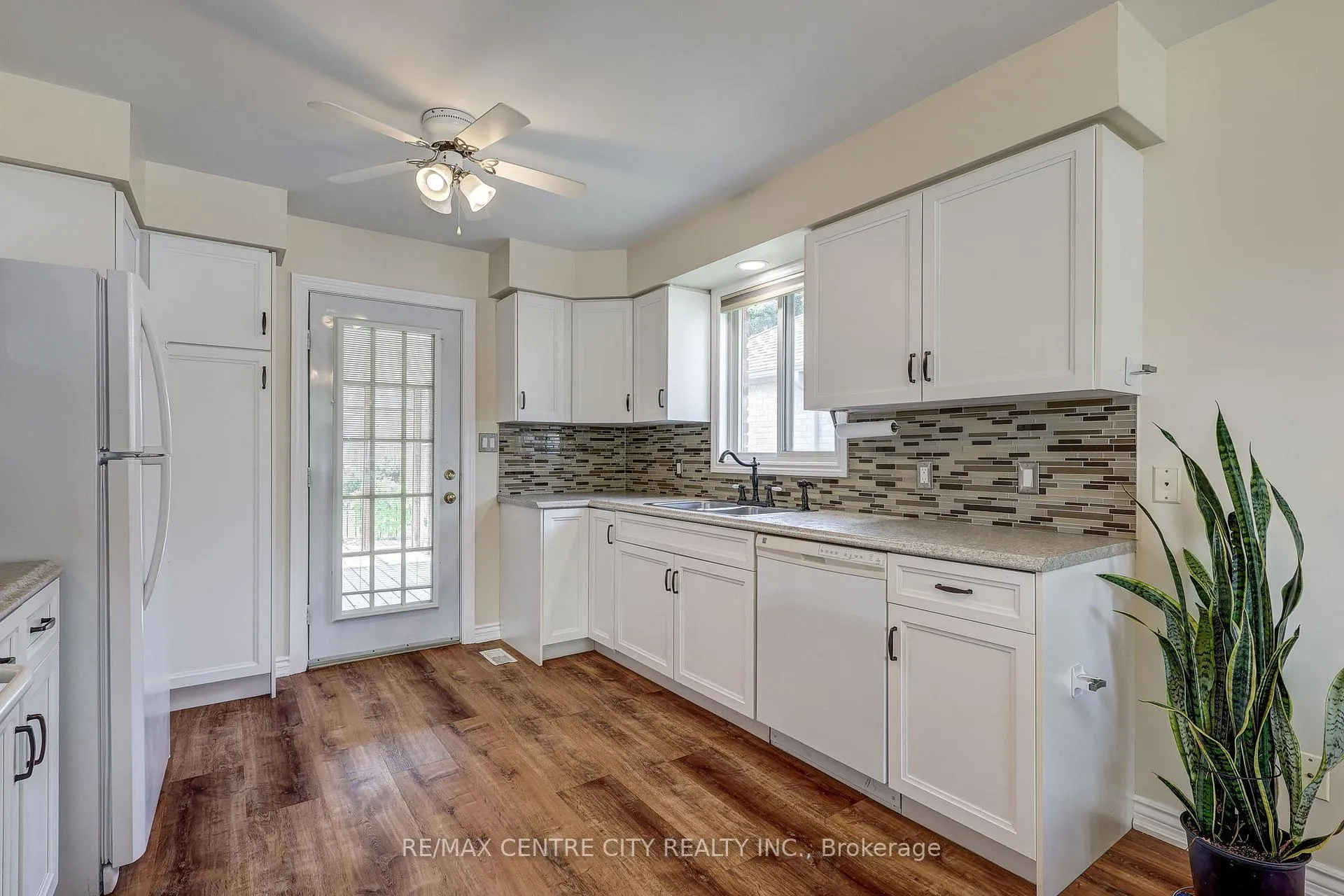 Photo 11 of 26 Sifton Drive, St. Thomas — HOMEH