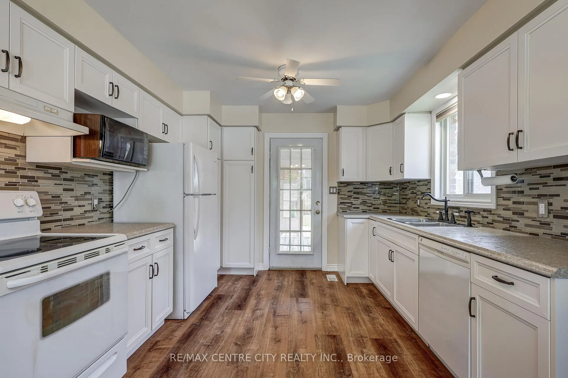 Photo 12 of 26 Sifton Drive, St. Thomas — HOMEH