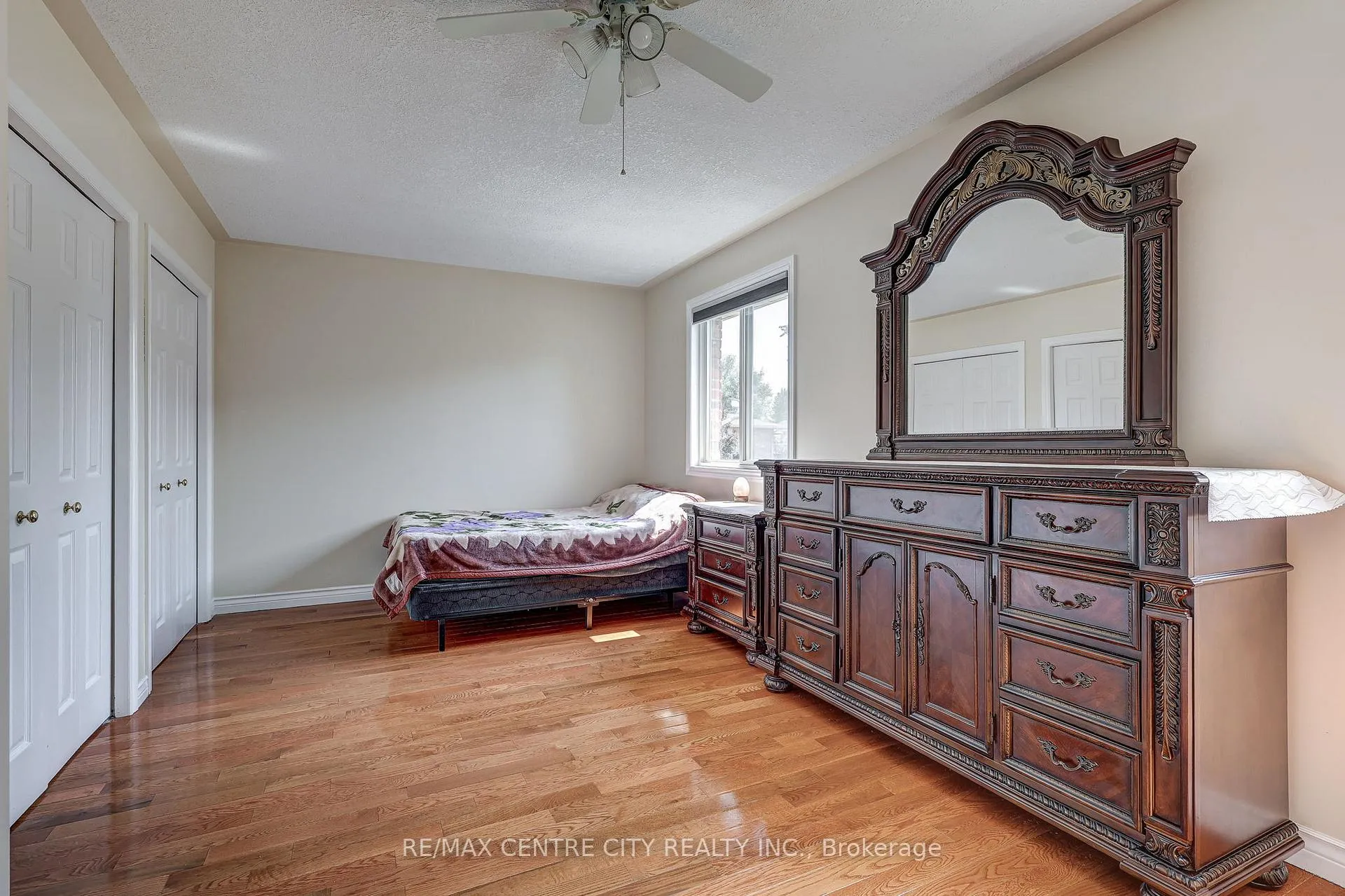 Photo 13 of 26 Sifton Drive, St. Thomas — HOMEH