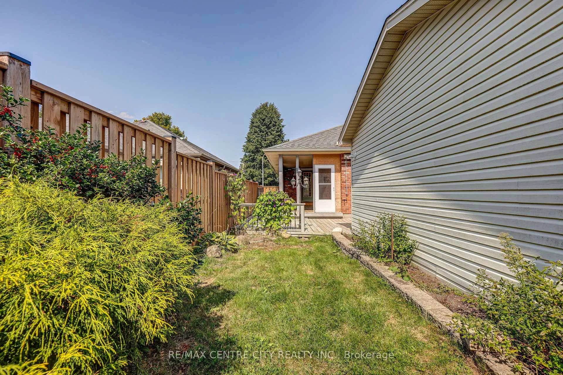 Photo 28 of 26 Sifton Drive, St. Thomas — HOMEH