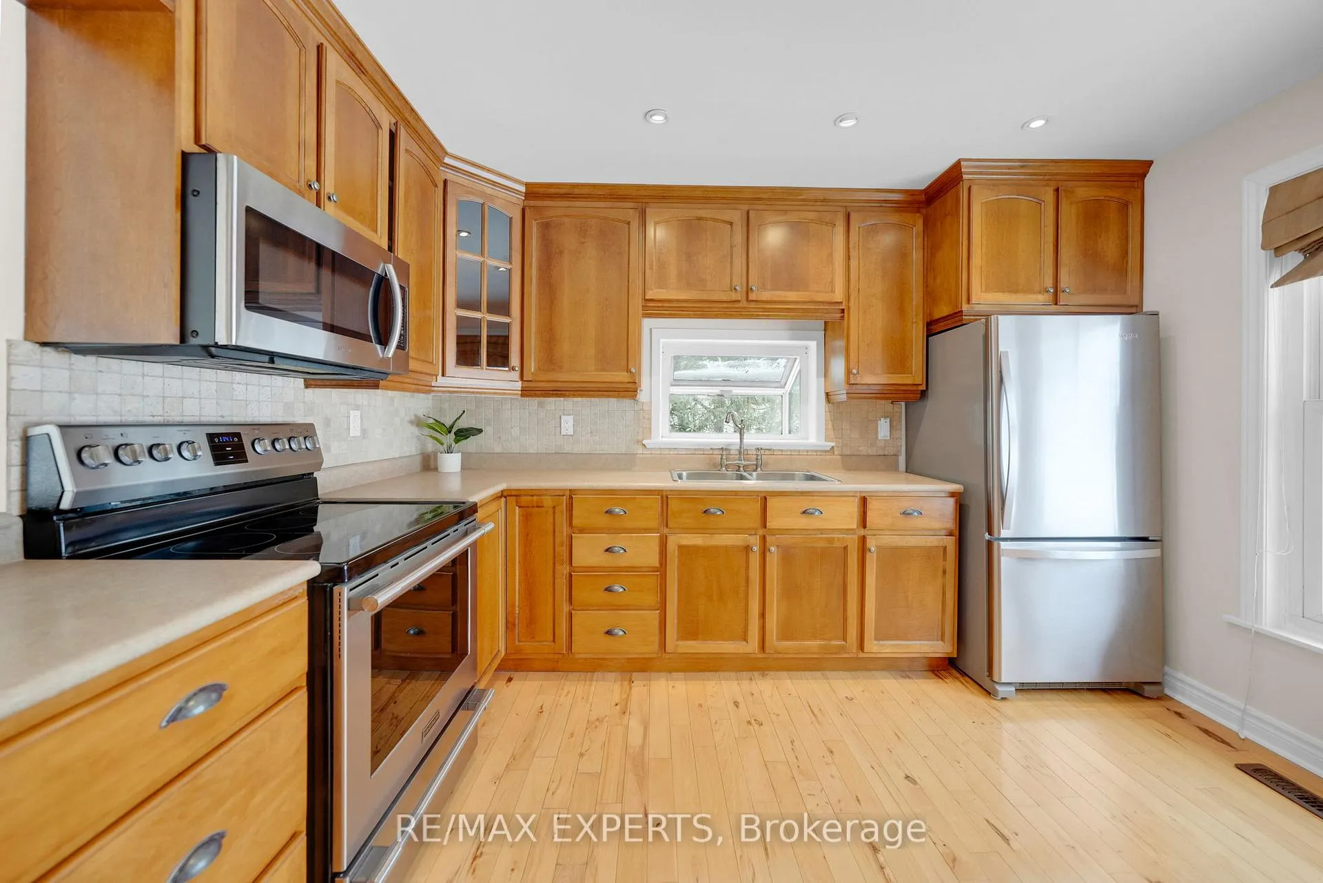 Photo 10 of 80 Downey Drive, Caledon, Bolton East — HOMEH