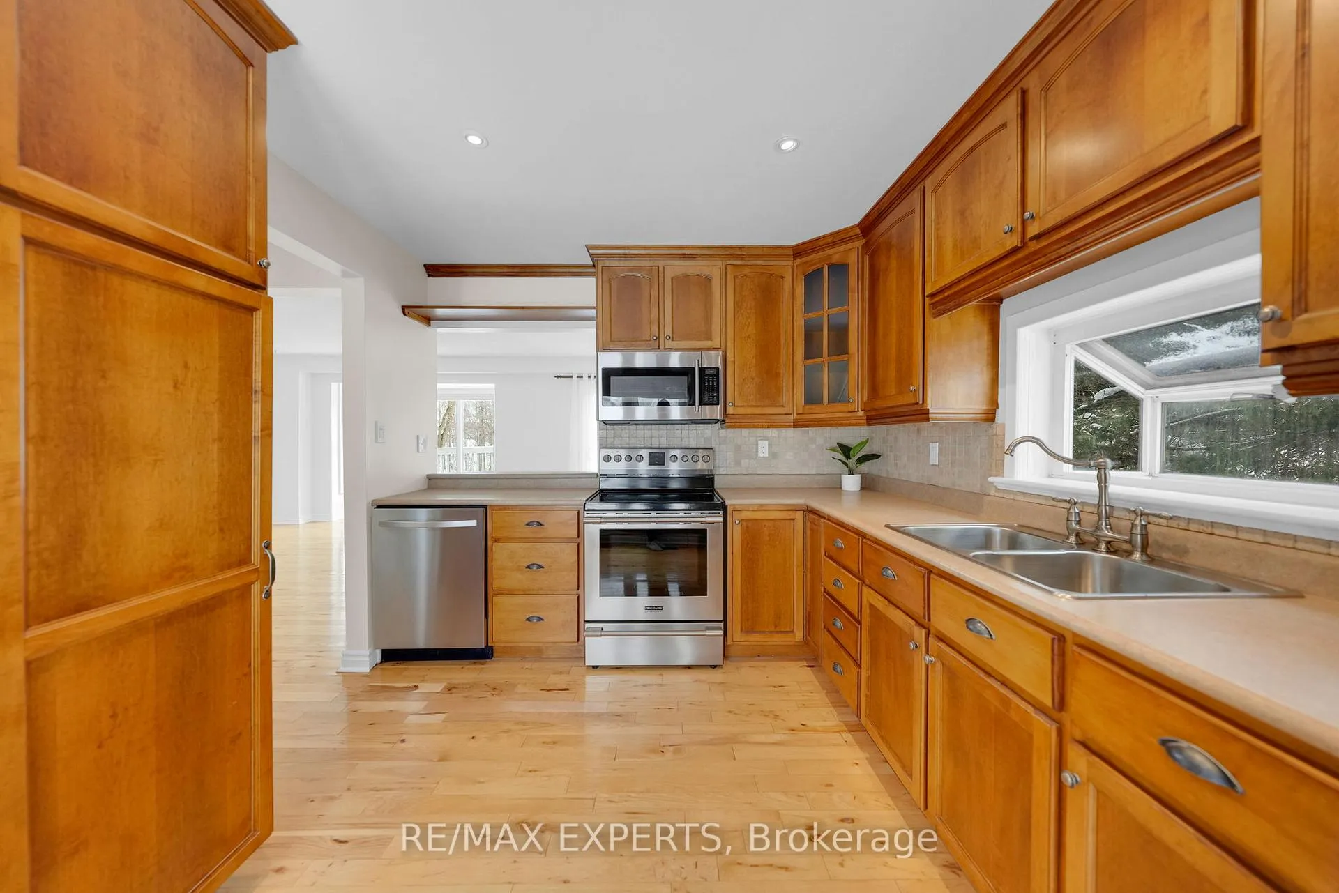 Photo 12 of 80 Downey Drive, Caledon, Bolton East — HOMEH