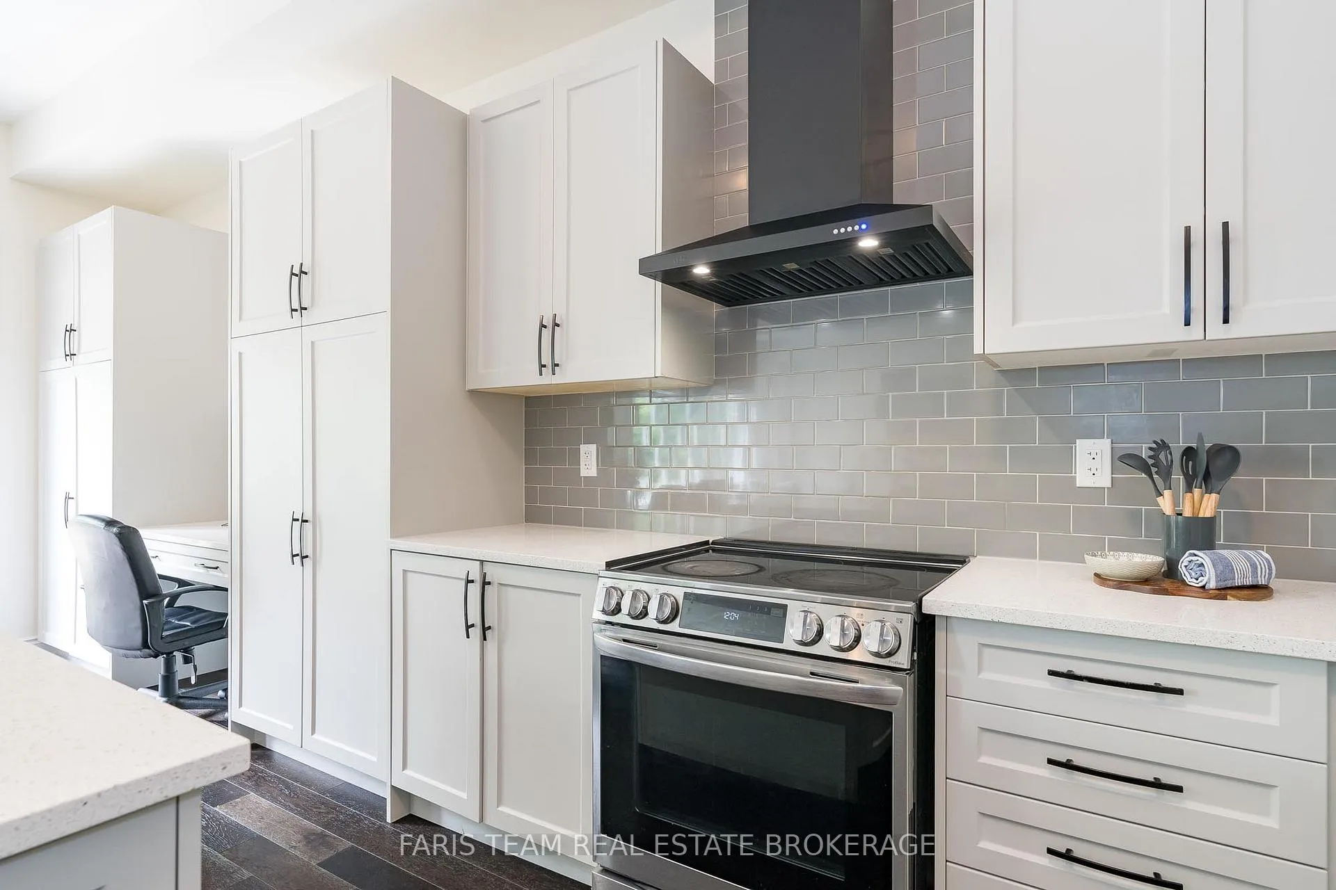 Photo 10 of 1425 Blackmore Street, Innisfil, Alcona — HOMEH