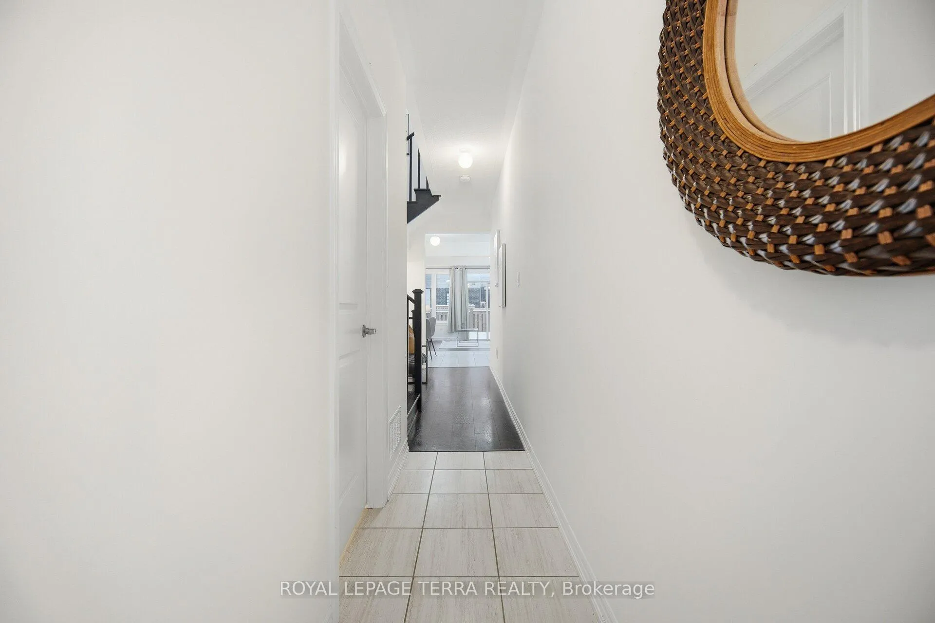 Photo 3 of 29 Tamworth Terrace, Barrie, Rural Barrie Southeast — HOMEH