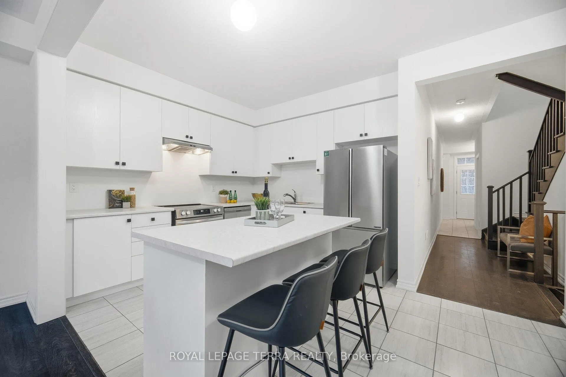 Photo 4 of 29 Tamworth Terrace, Barrie, Rural Barrie Southeast — HOMEH