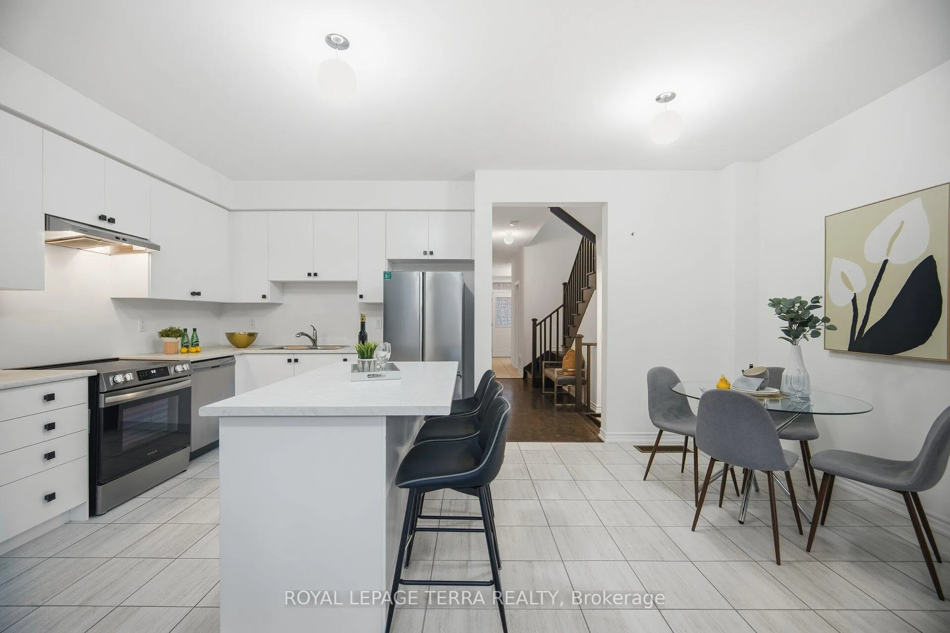 Photo 5 of 29 Tamworth Terrace, Barrie, Rural Barrie Southeast — HOMEH