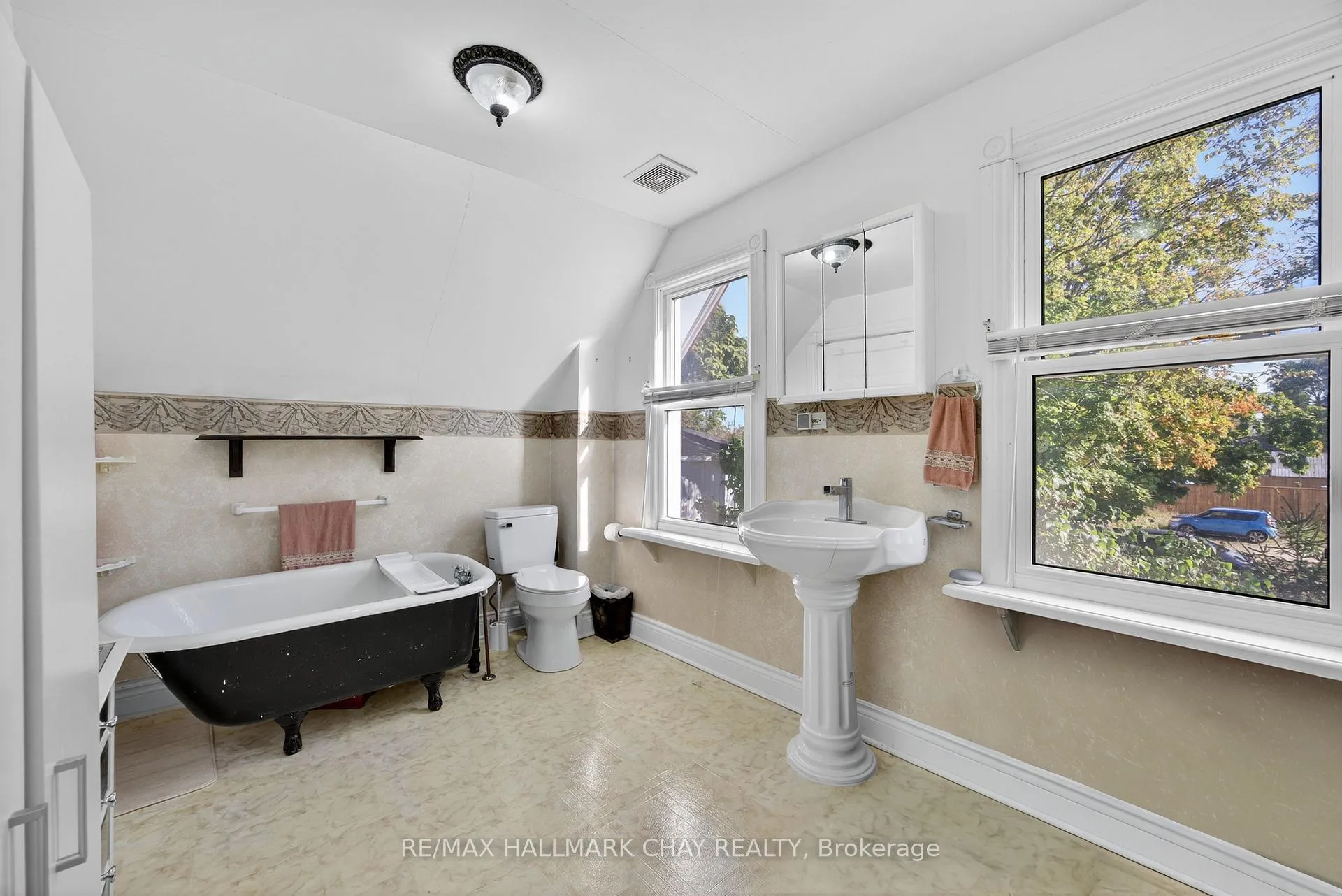 Photo 17 of 9 Maria Street, Springwater, Elmvale — HOMEH