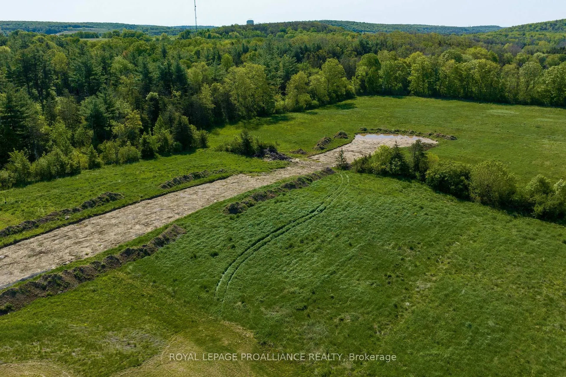 Photo 4 of 12 Berend Court, Quinte West, Frankford Ward — HOMEH