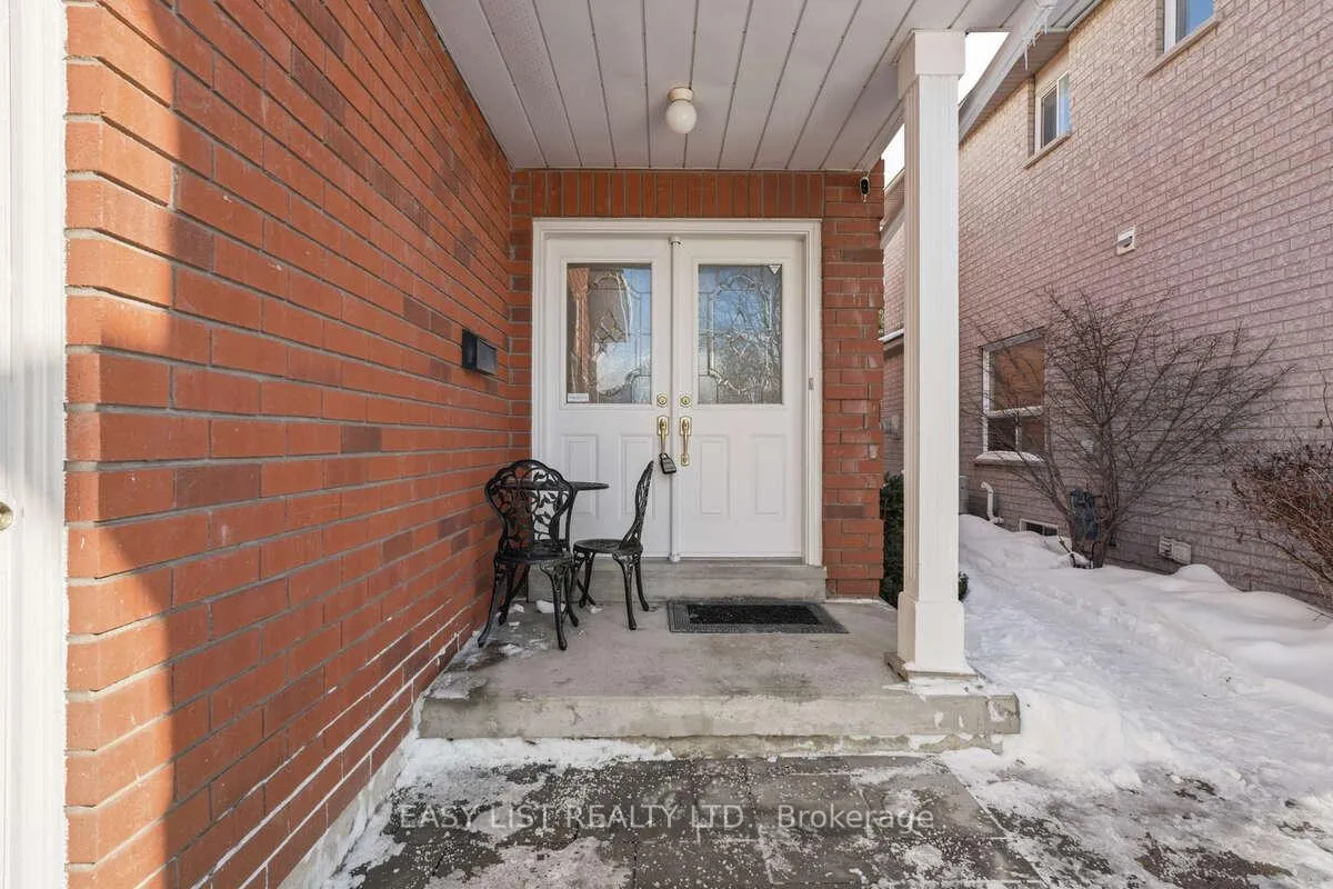Photo 3 of 15 Coolspring Crescent, Caledon, Bolton East — HOMEH