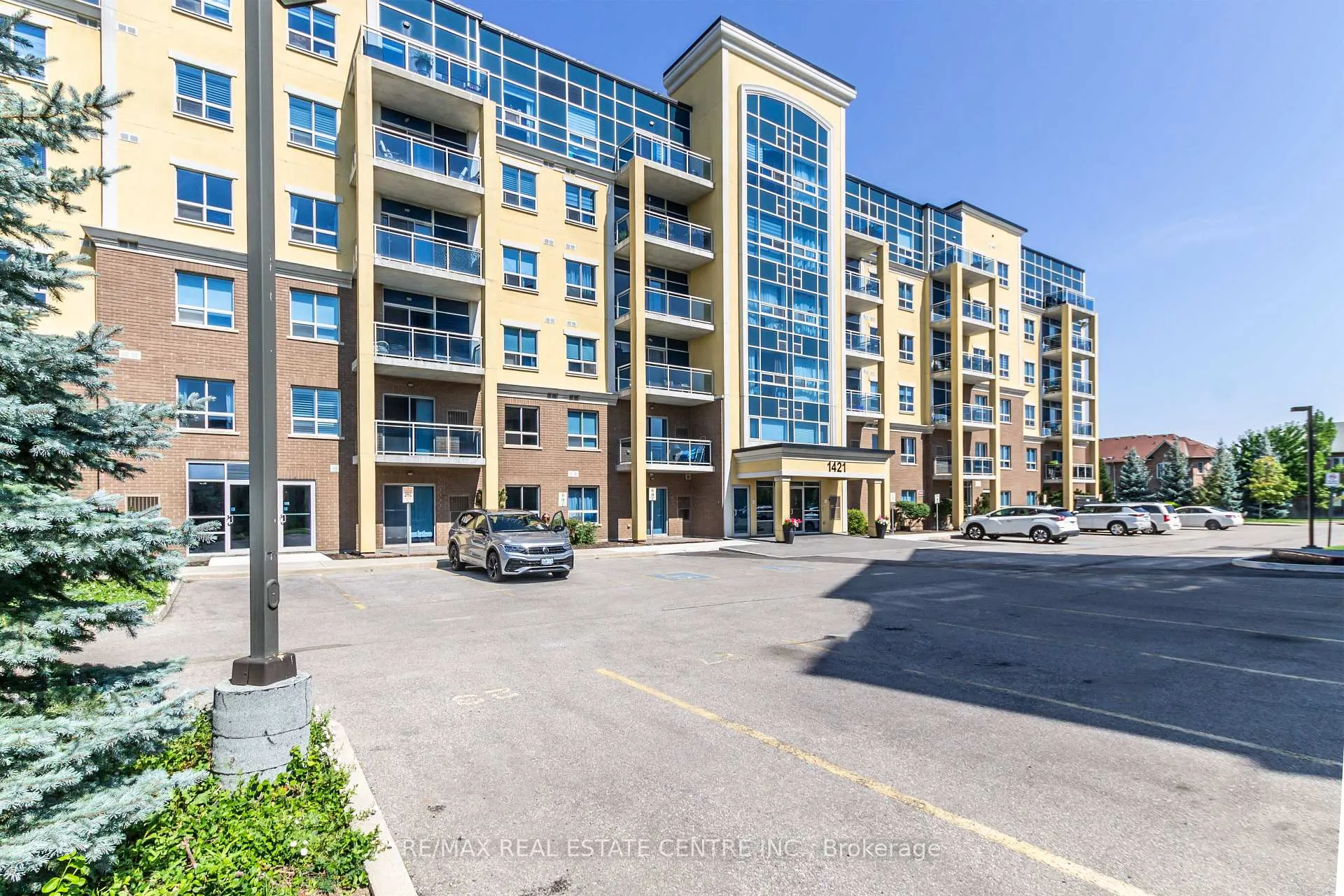Front of Unit 404, 1421 Costigan Road
