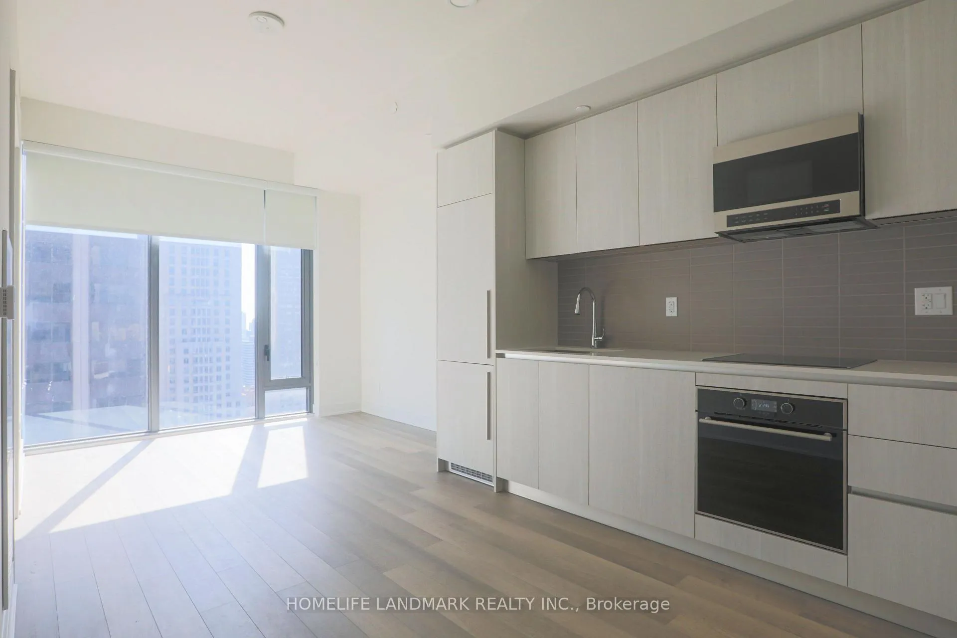 Front of Unit 3804, 8 Cumberland Street