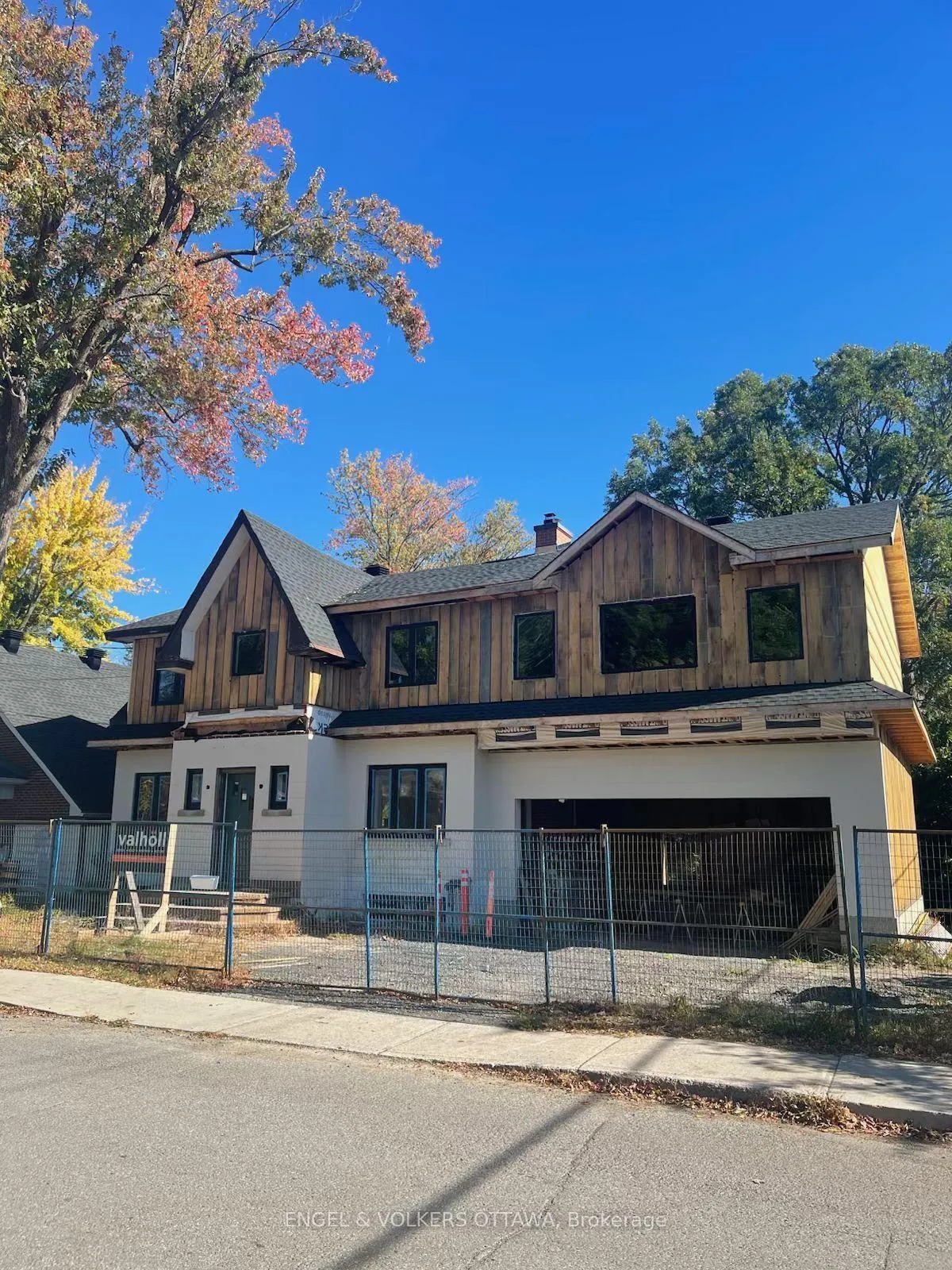 Photo 2 of 97 Marlowe Crescent, Ottawa, Ottawa East — HOMEH