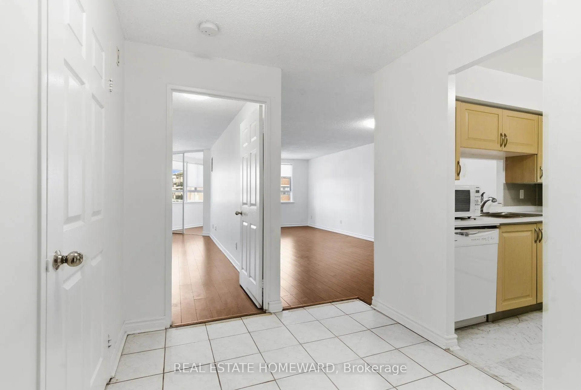 Photo 11 of Unit 1002, 4 Park Vista, Toronto, O'Connor-Parkview — HOMEH