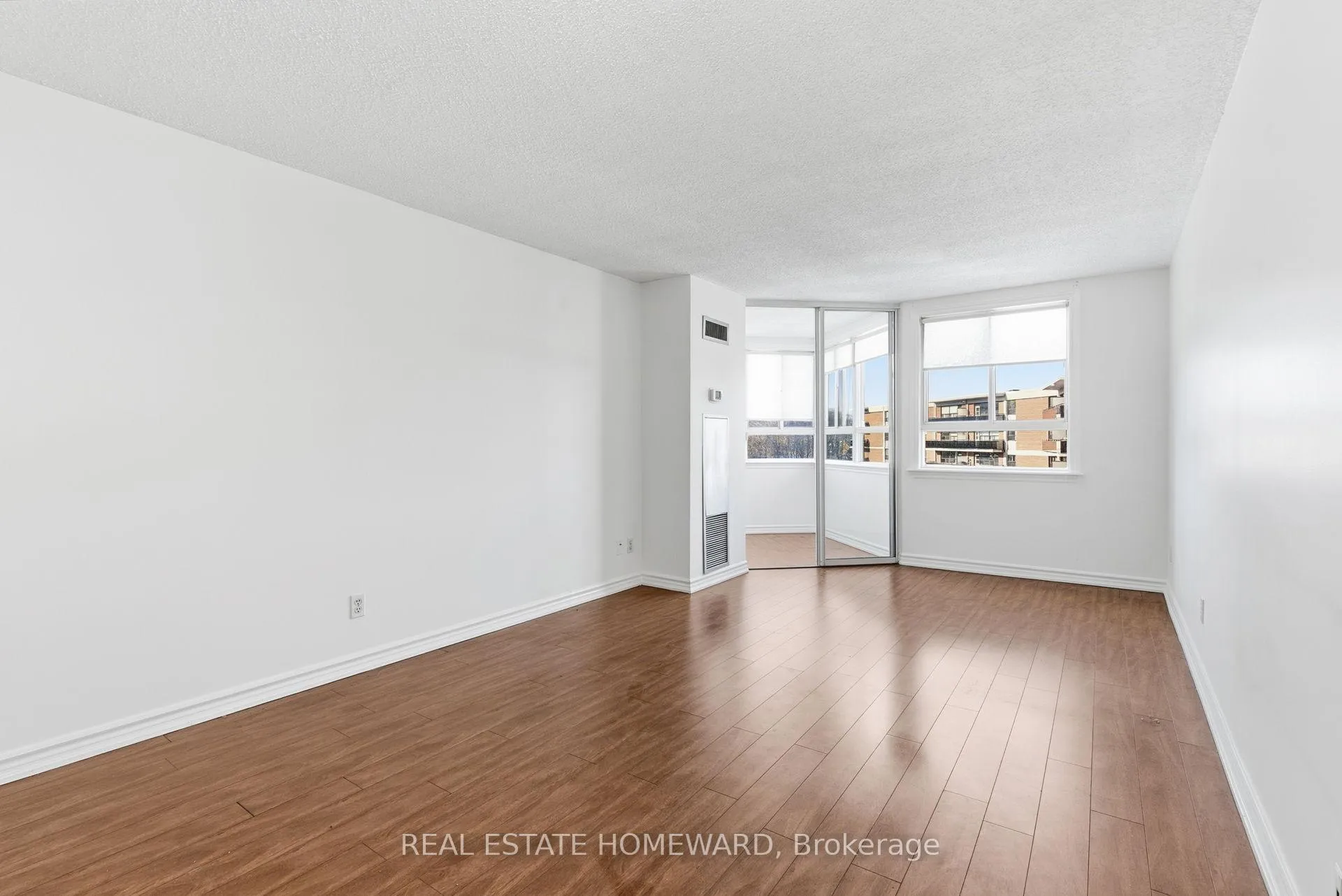 Photo 14 of Unit 1002, 4 Park Vista, Toronto, O'Connor-Parkview — HOMEH
