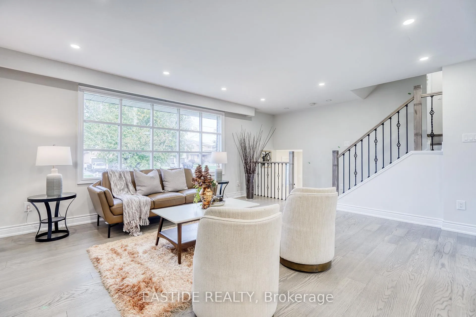 Photo 5 of 82 Miller Drive, Barrie, Edgehill Drive — HOMEH