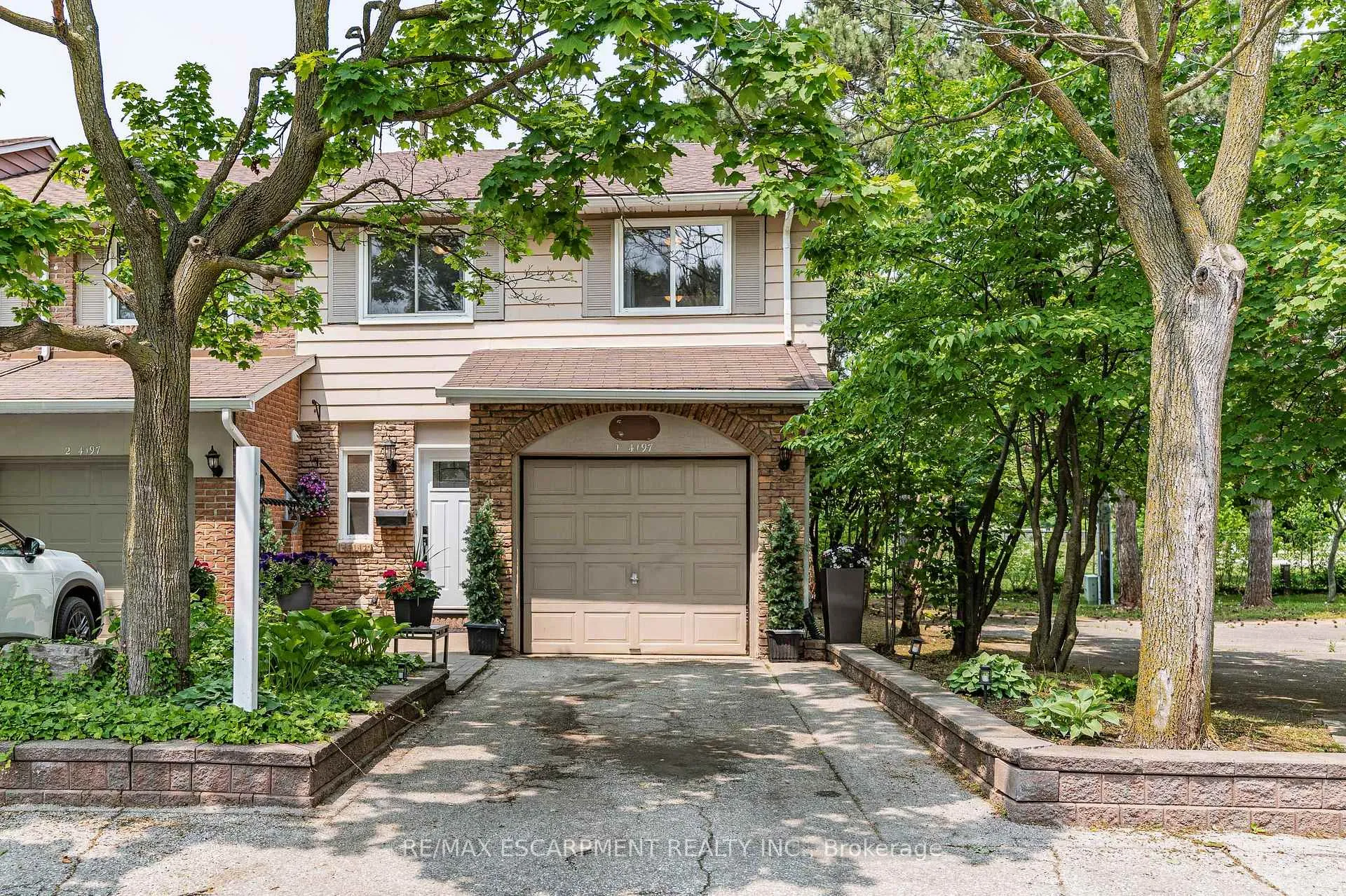 Photo 3 of Unit 1, 4197 Longmoor Drive, Burlington, Shoreacres — HOMEH