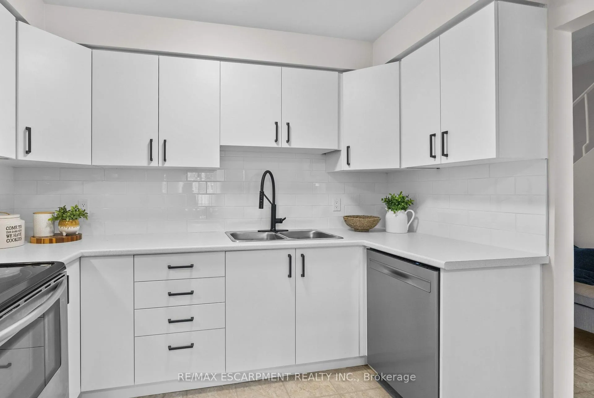 Photo 10 of Unit 1, 4197 Longmoor Drive, Burlington, Shoreacres — HOMEH