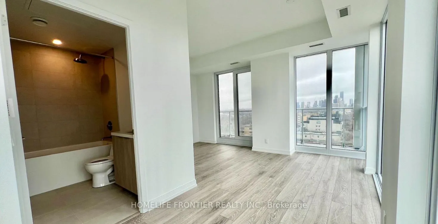 Photo 4 of Unit 1720, 2020 Bathurst Street, Toronto, Humewood-Cedarvale — HOMEH