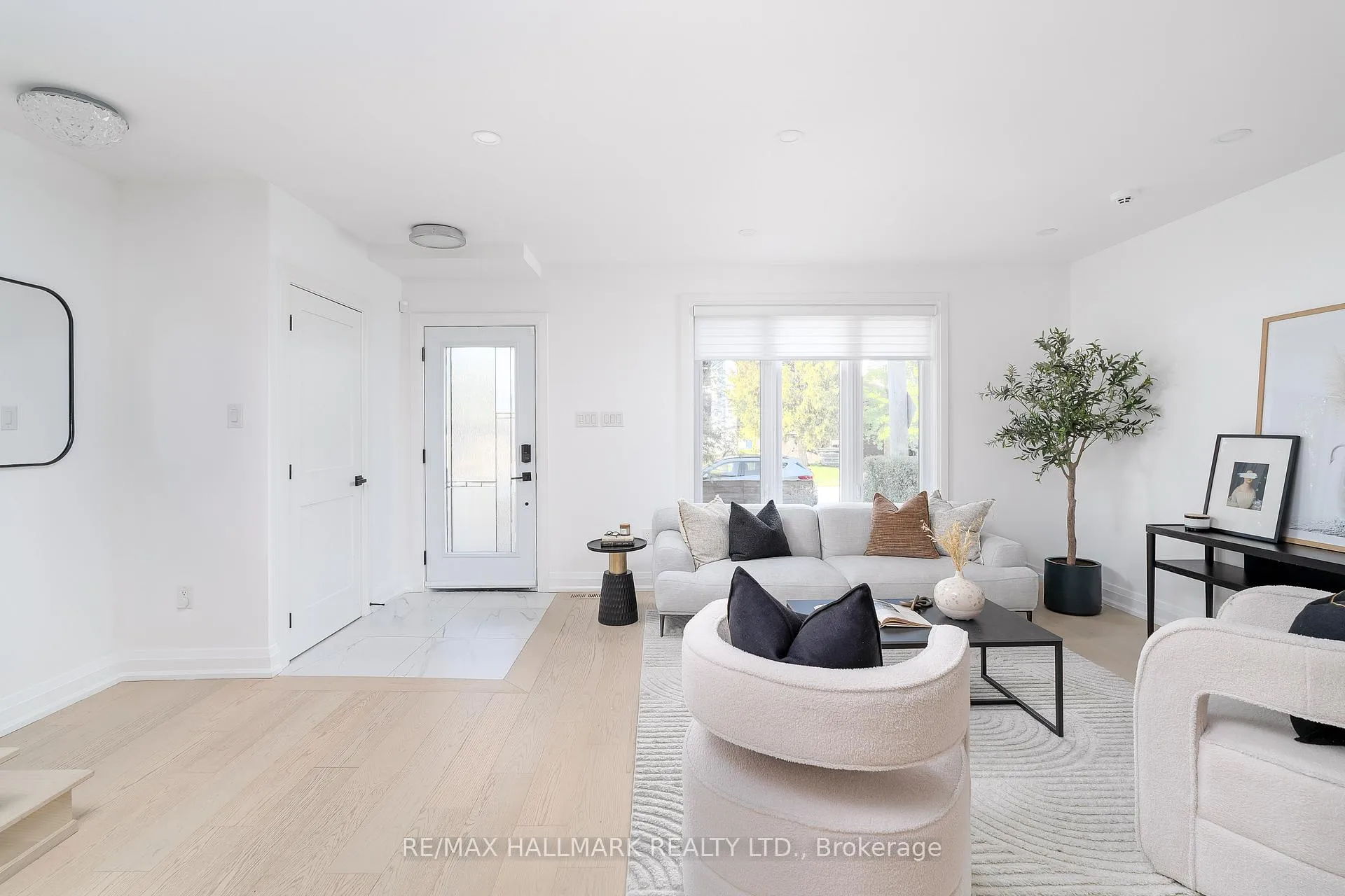 Photo 7 of 3 Thyra Avenue, Toronto, East York — HOMEH