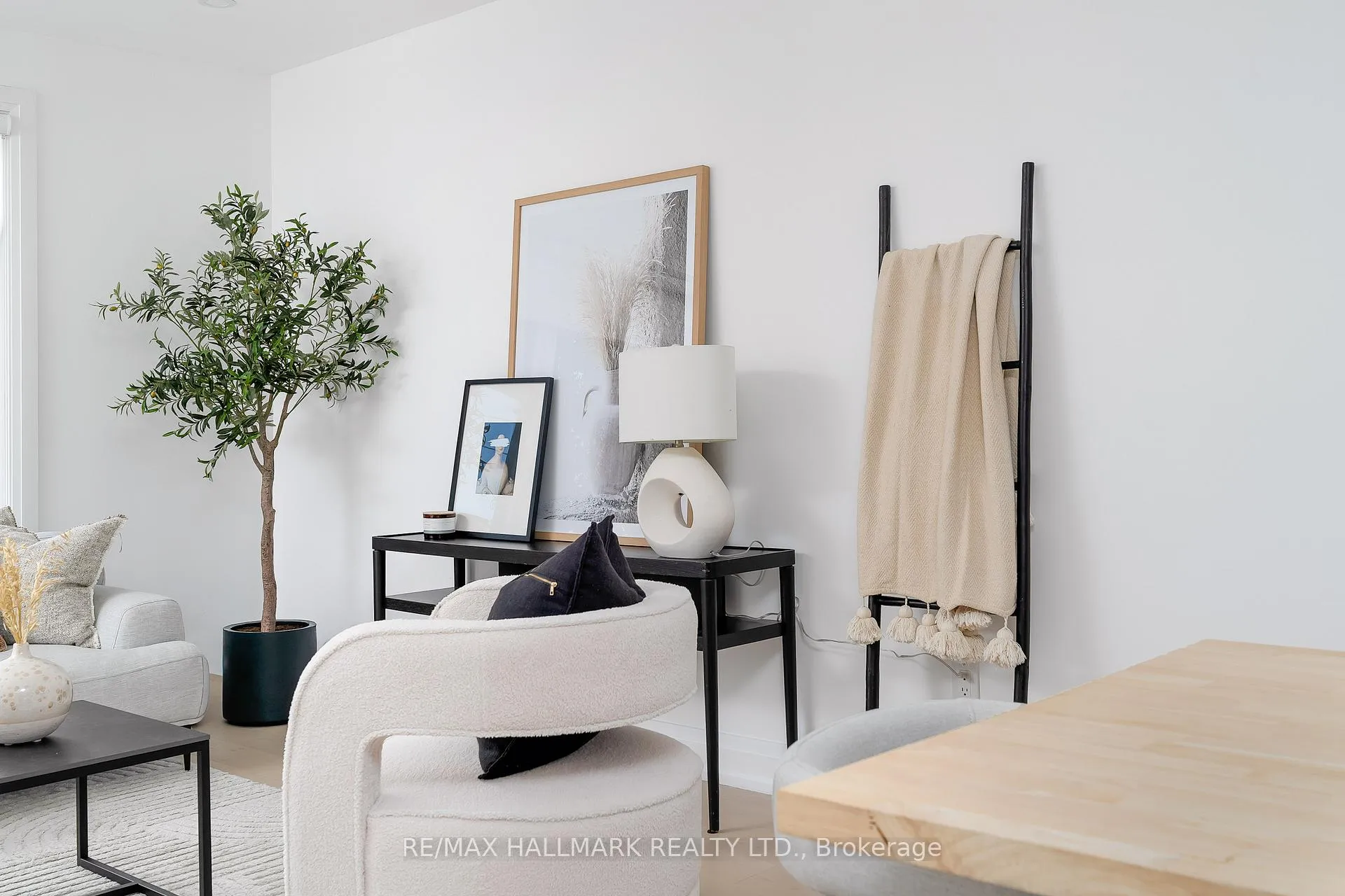 Photo 8 of 3 Thyra Avenue, Toronto, East York — HOMEH