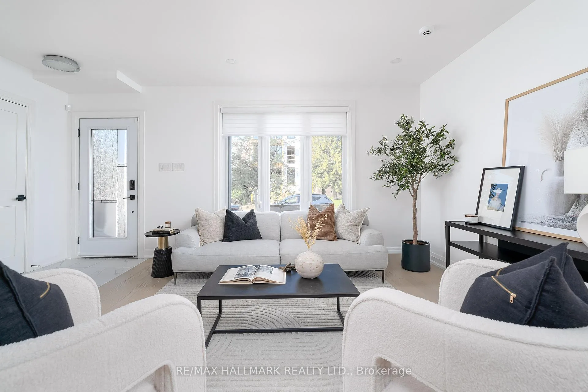 Photo 9 of 3 Thyra Avenue, Toronto, East York — HOMEH