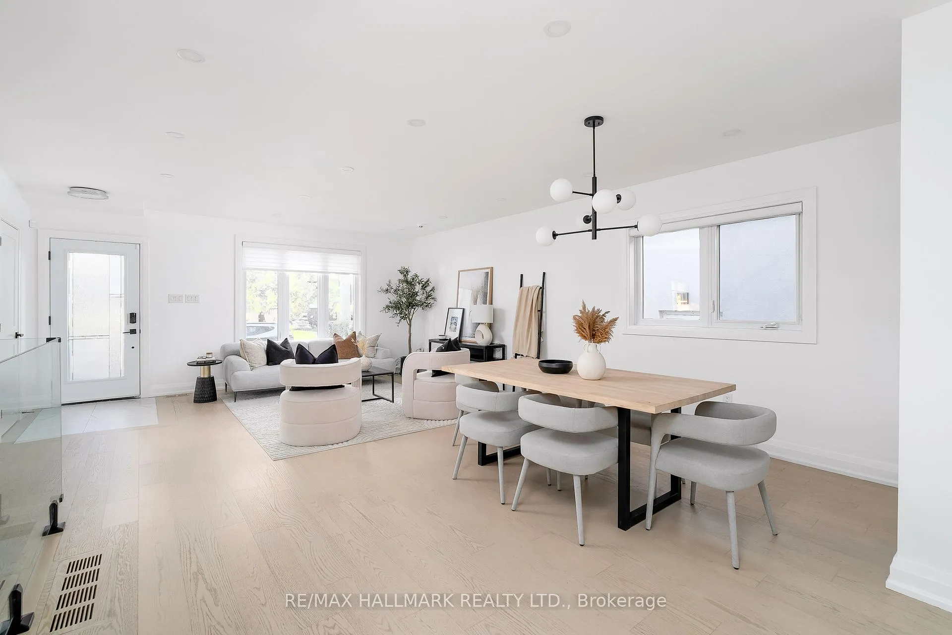 Photo 14 of 3 Thyra Avenue, Toronto, East York — HOMEH