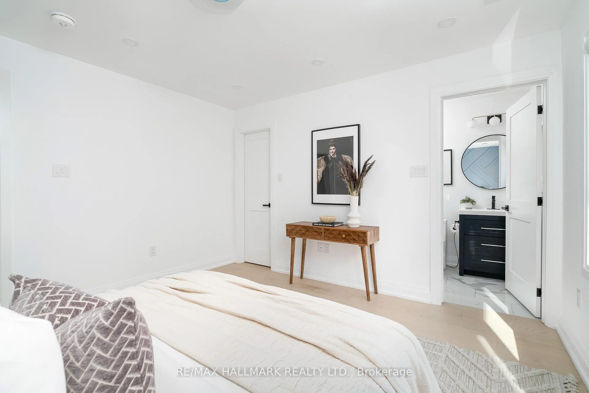 Photo 23 of 3 Thyra Avenue, Toronto, East York — HOMEH