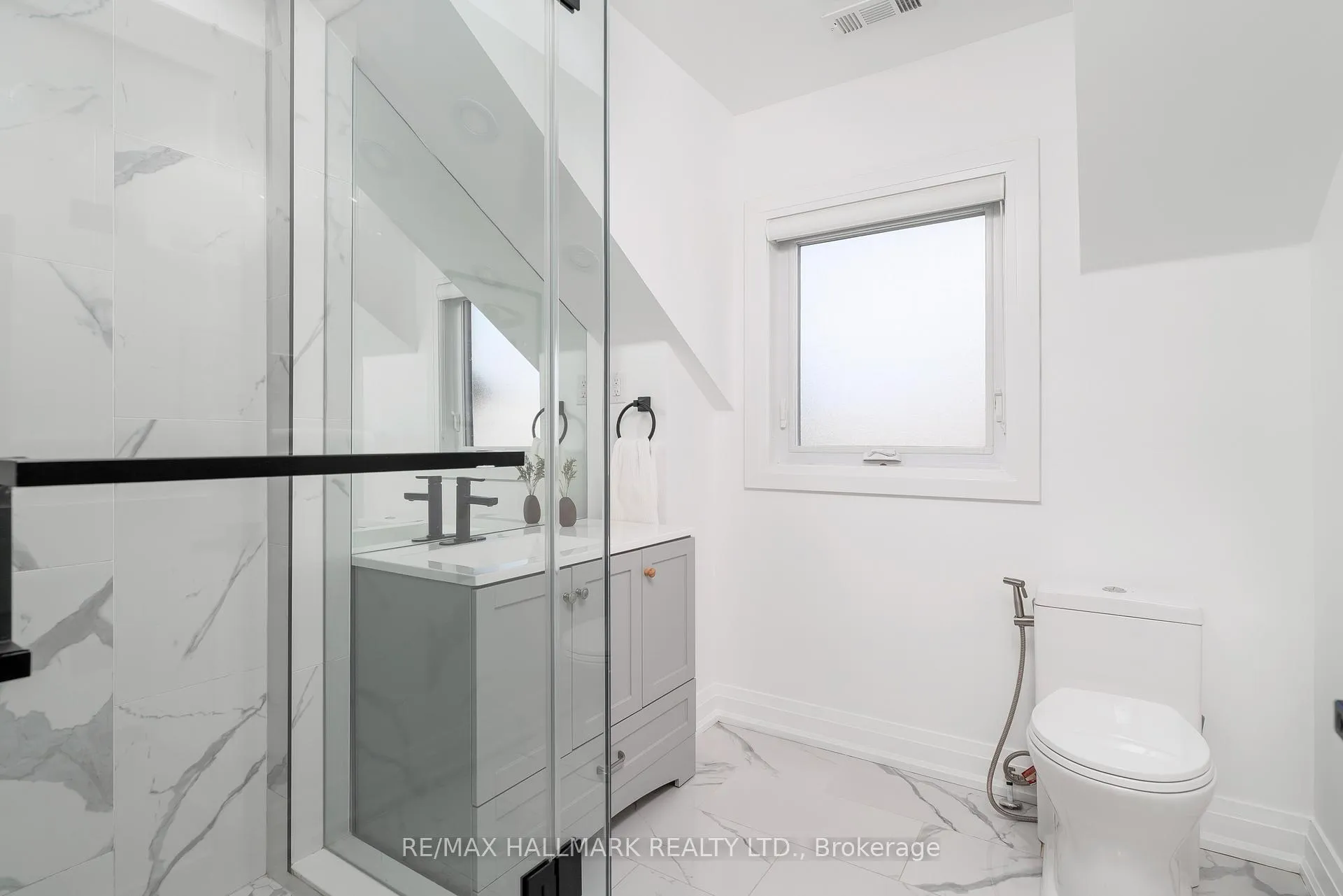 Photo 32 of 3 Thyra Avenue, Toronto, East York — HOMEH