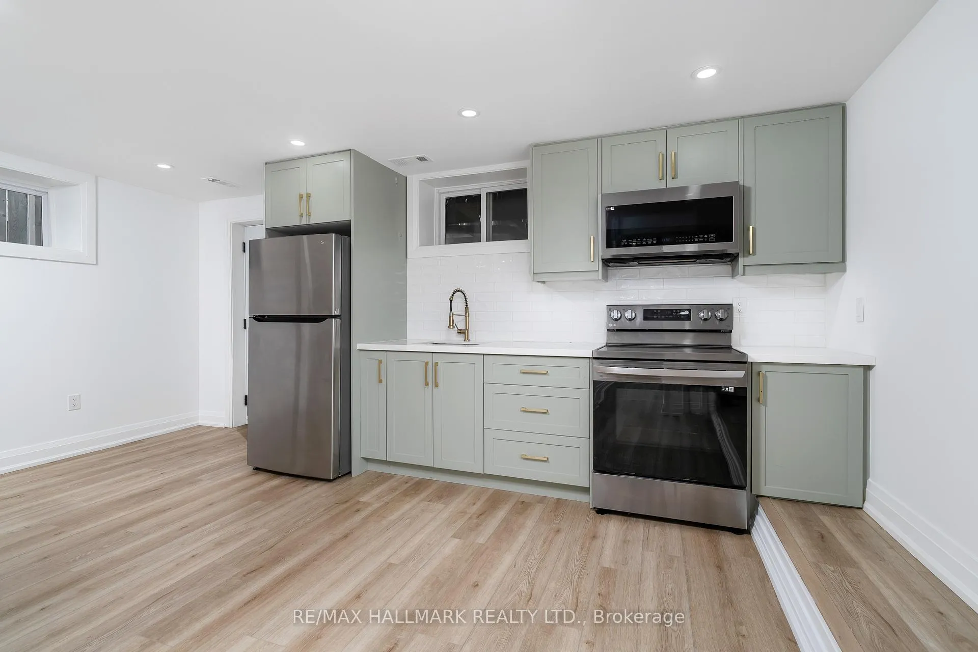 Photo 36 of 3 Thyra Avenue, Toronto, East York — HOMEH
