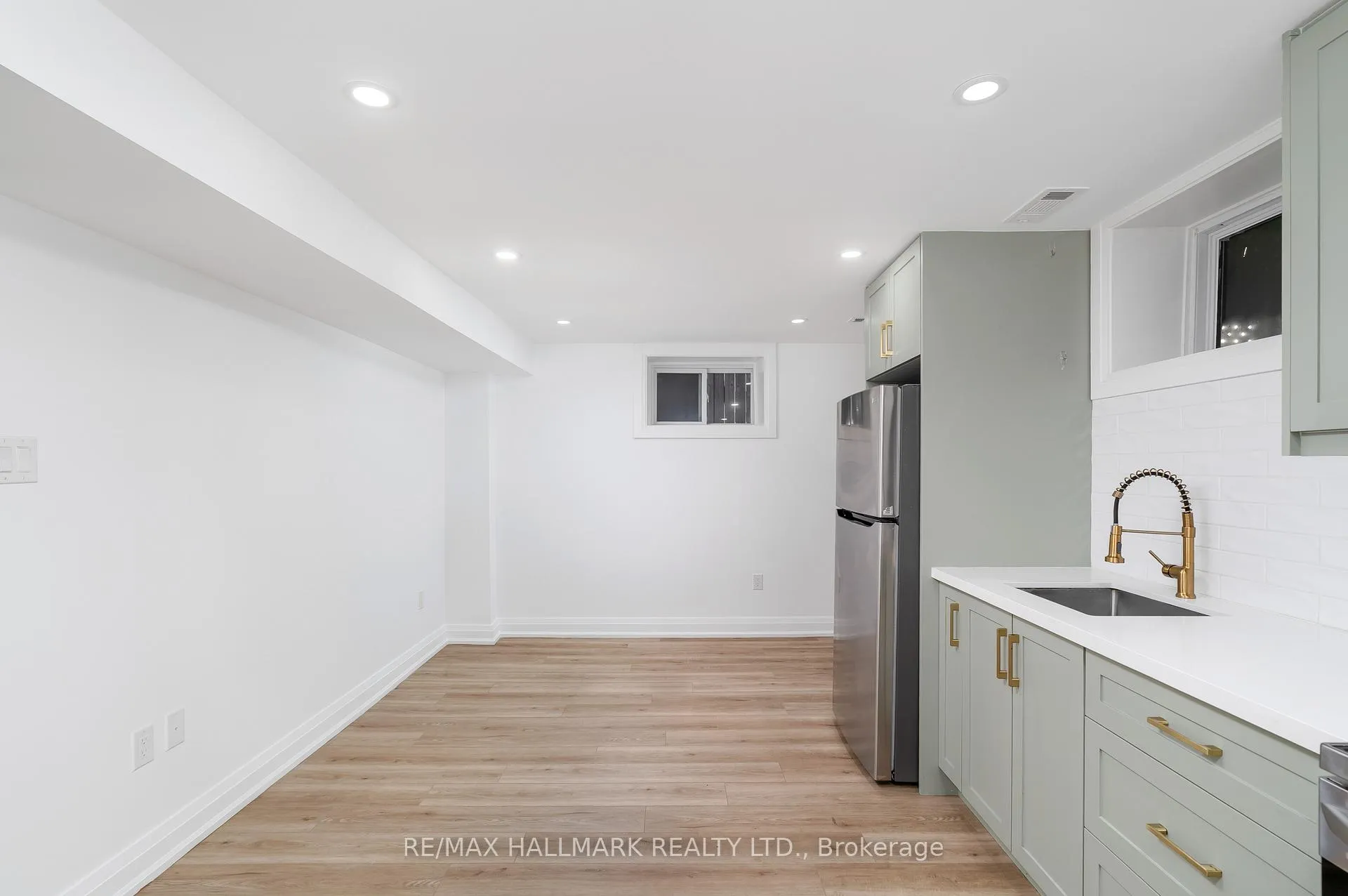 Photo 37 of 3 Thyra Avenue, Toronto, East York — HOMEH
