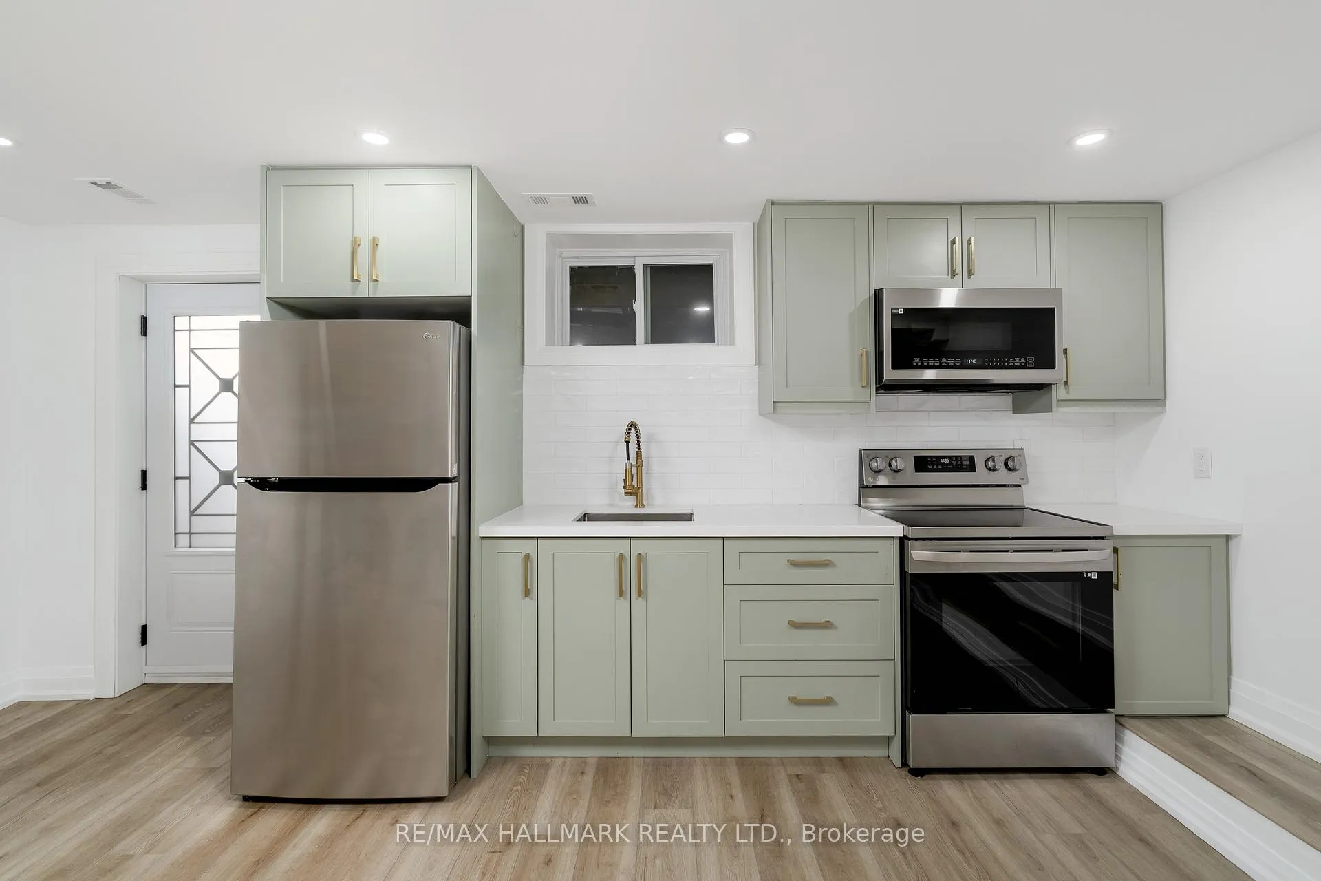 Photo 38 of 3 Thyra Avenue, Toronto, East York — HOMEH