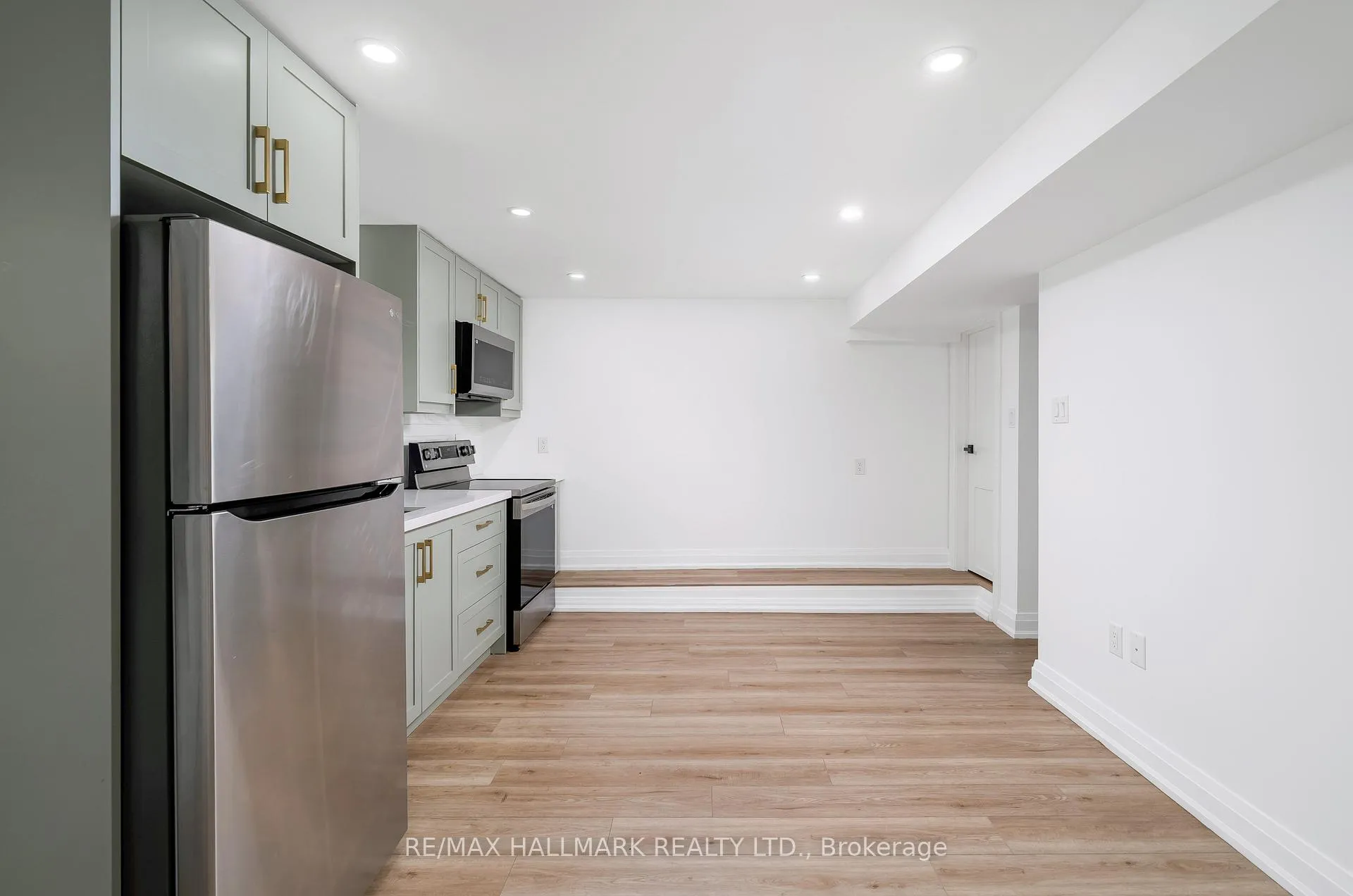 Photo 39 of 3 Thyra Avenue, Toronto, East York — HOMEH
