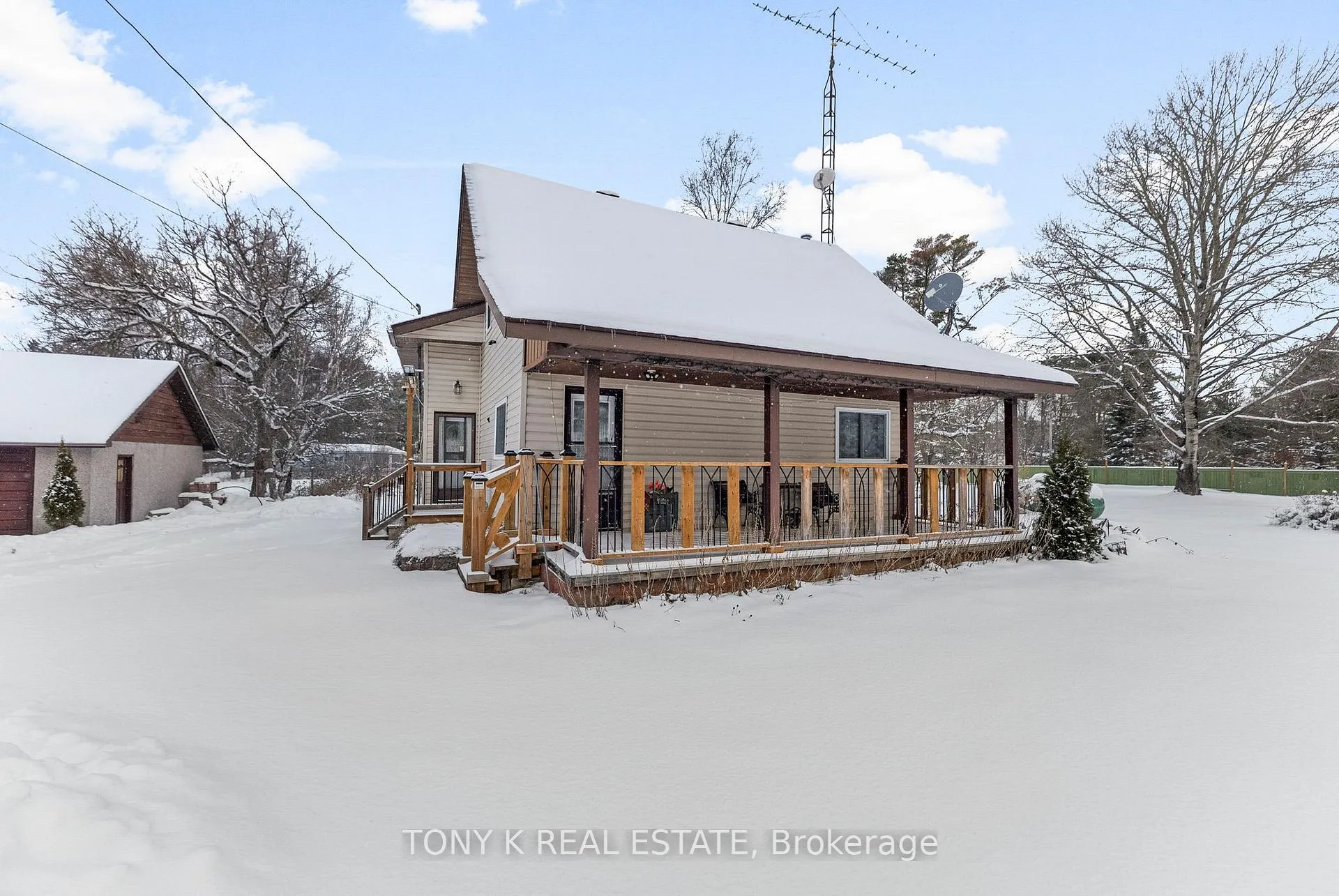 Photo 2 of 29325 Highway 28, Faraday — HOMEH