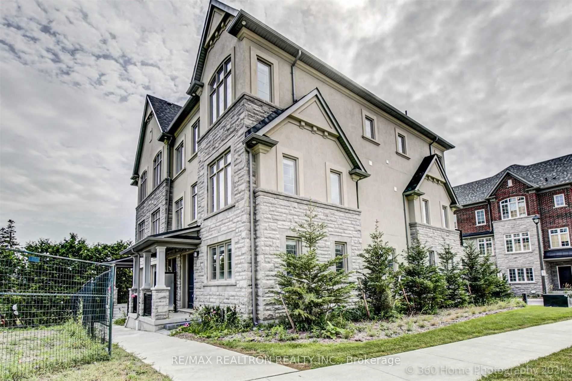 Photo 2 of 1 Fernhill Lane, Markham, Angus Glen — HOMEH