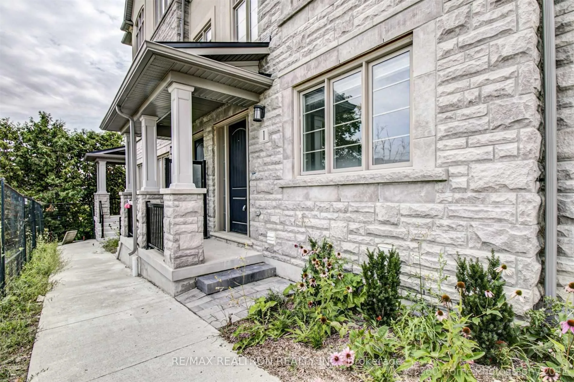 Photo 3 of 1 Fernhill Lane, Markham, Angus Glen — HOMEH