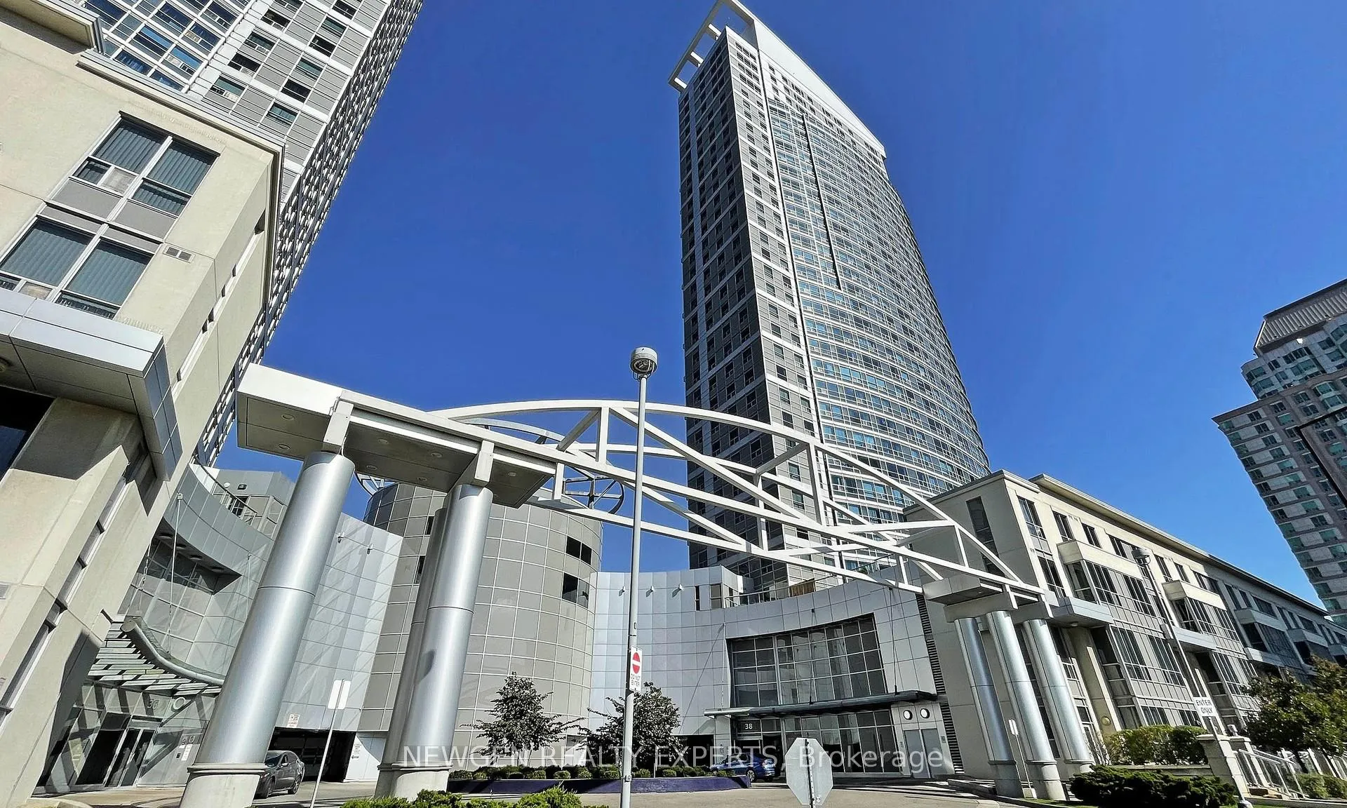 Front of Unit 3505, 38 Lee Centre Drive