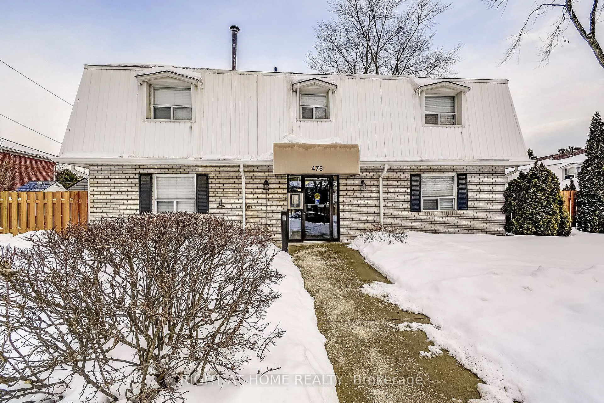 Photo 1 of Unit 6, 475 Claridge Road, Burlington, Roseland — HOMEH