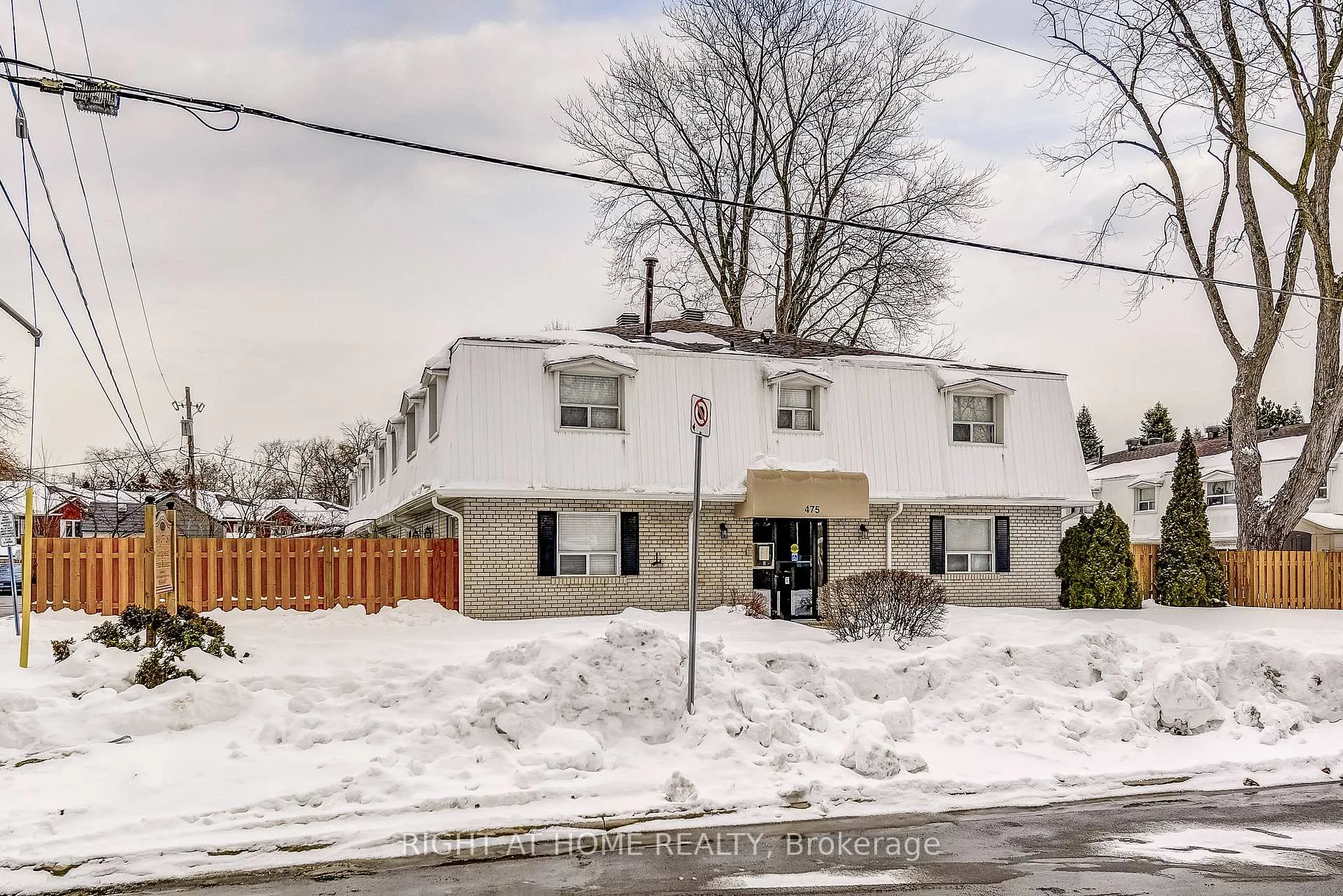 Photo 2 of Unit 6, 475 Claridge Road, Burlington, Roseland — HOMEH