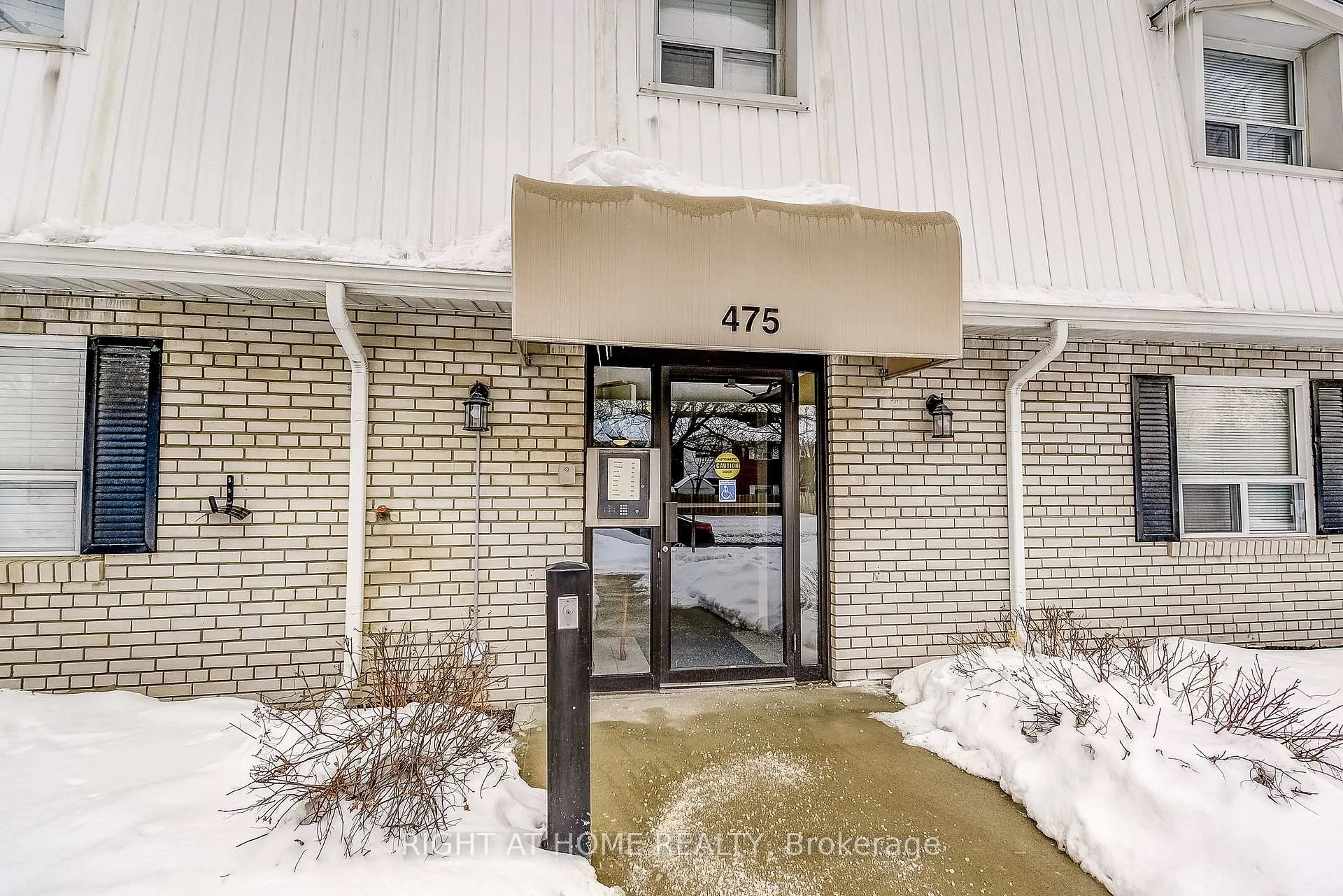 Photo 3 of Unit 6, 475 Claridge Road, Burlington, Roseland — HOMEH