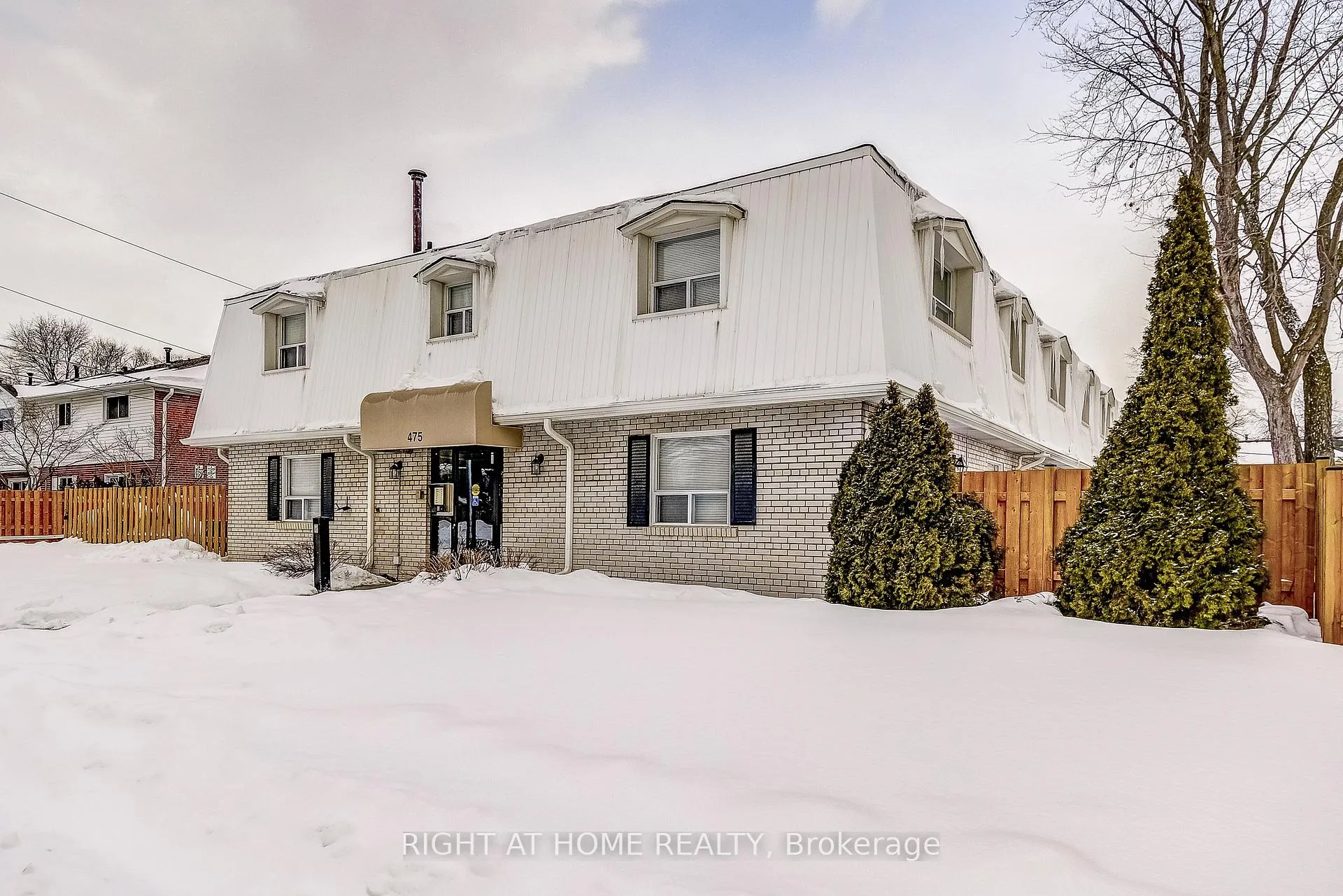 Photo 5 of Unit 6, 475 Claridge Road, Burlington, Roseland — HOMEH