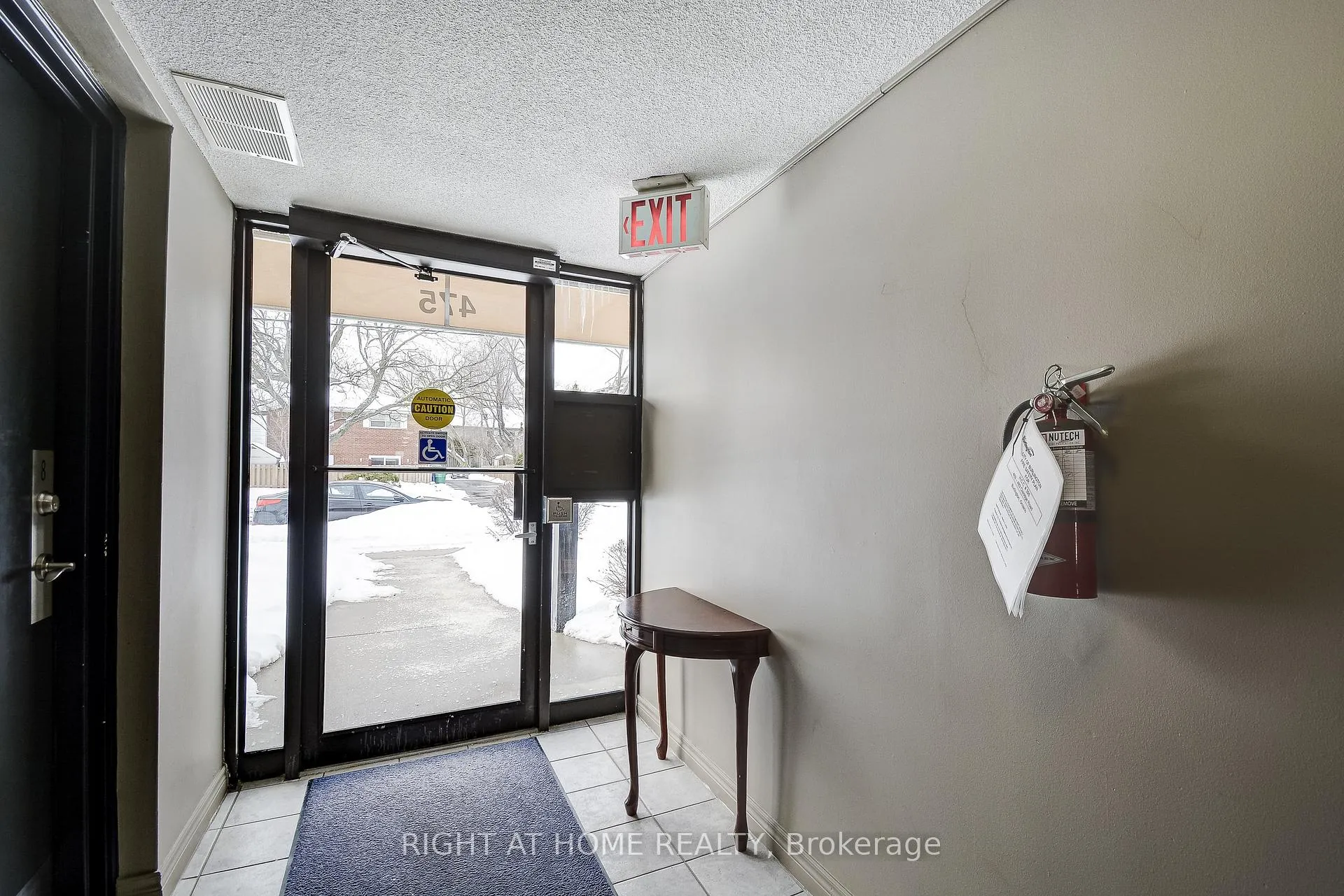 Photo 6 of Unit 6, 475 Claridge Road, Burlington, Roseland — HOMEH