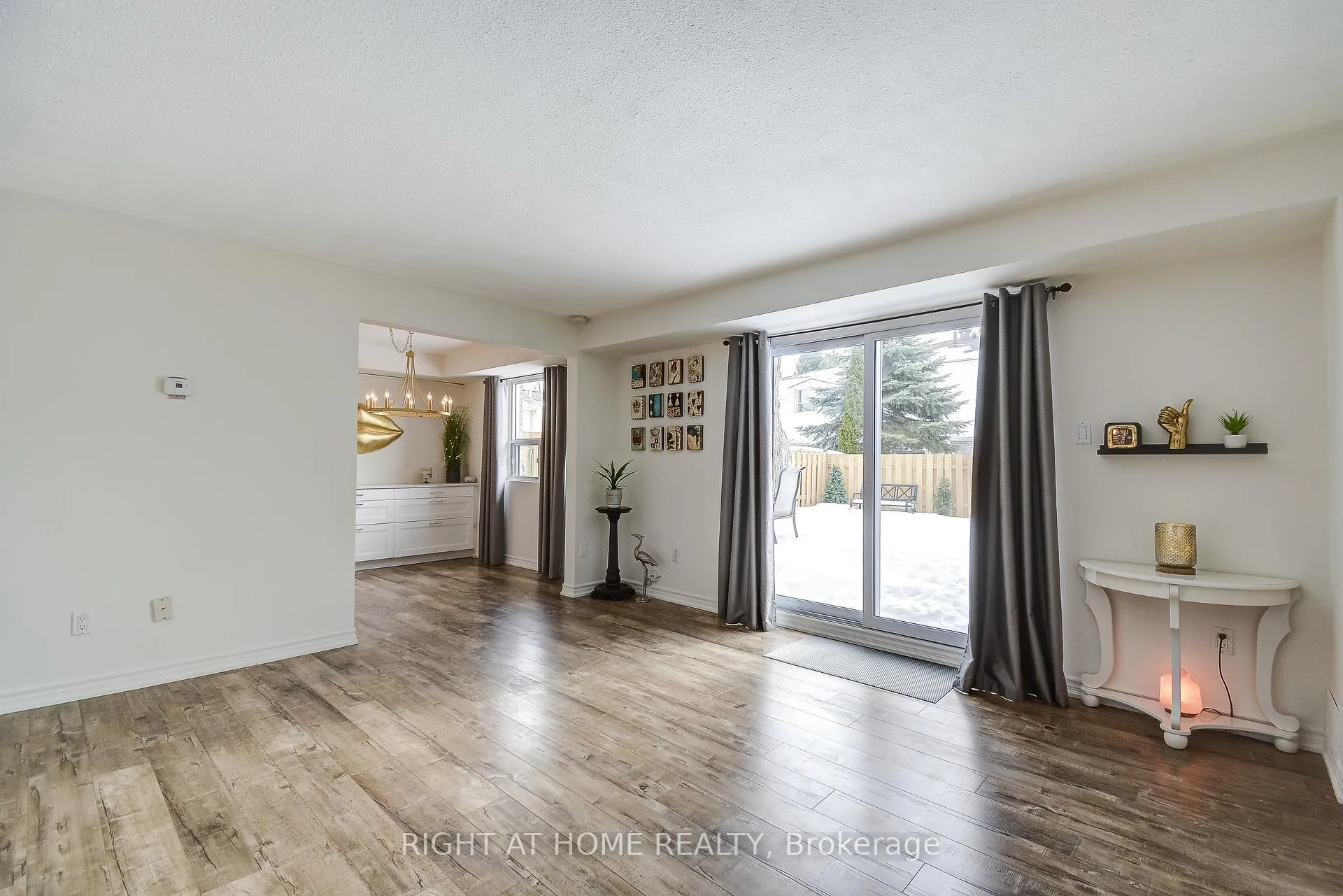 Photo 12 of Unit 6, 475 Claridge Road, Burlington, Roseland — HOMEH