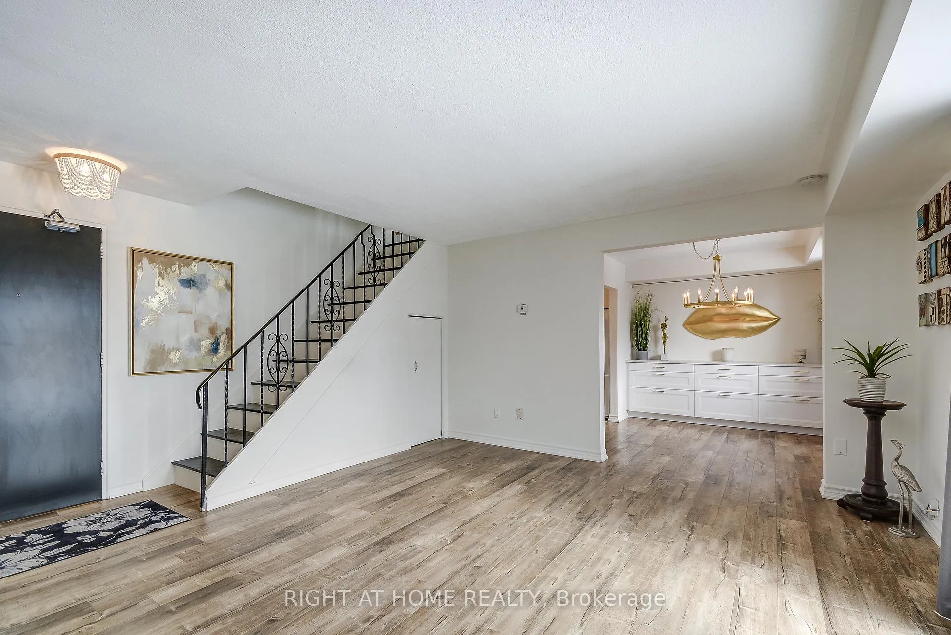 Photo 13 of Unit 6, 475 Claridge Road, Burlington, Roseland — HOMEH