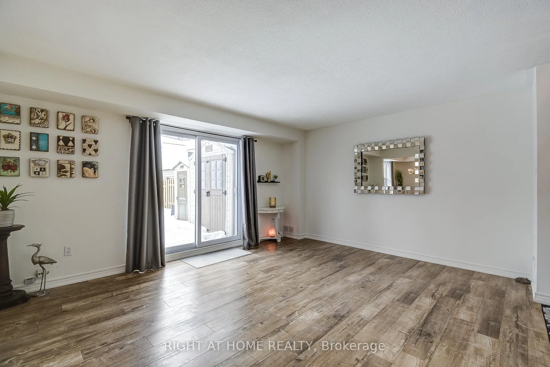Photo 14 of Unit 6, 475 Claridge Road, Burlington, Roseland — HOMEH