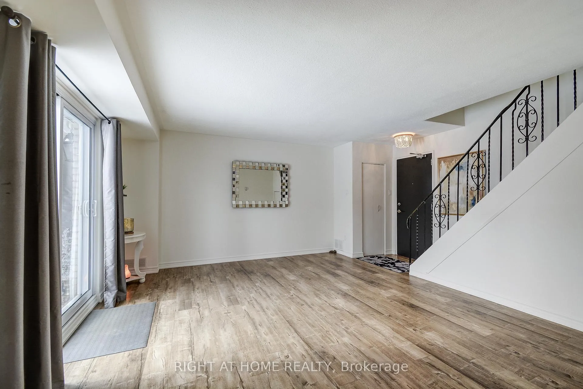 Photo 15 of Unit 6, 475 Claridge Road, Burlington, Roseland — HOMEH