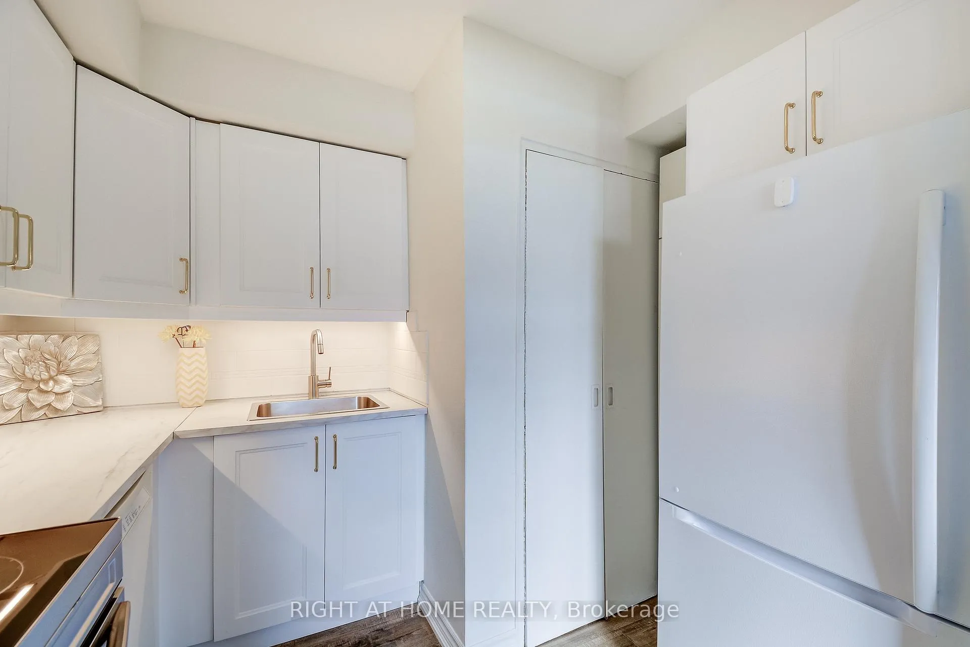 Photo 24 of Unit 6, 475 Claridge Road, Burlington, Roseland — HOMEH
