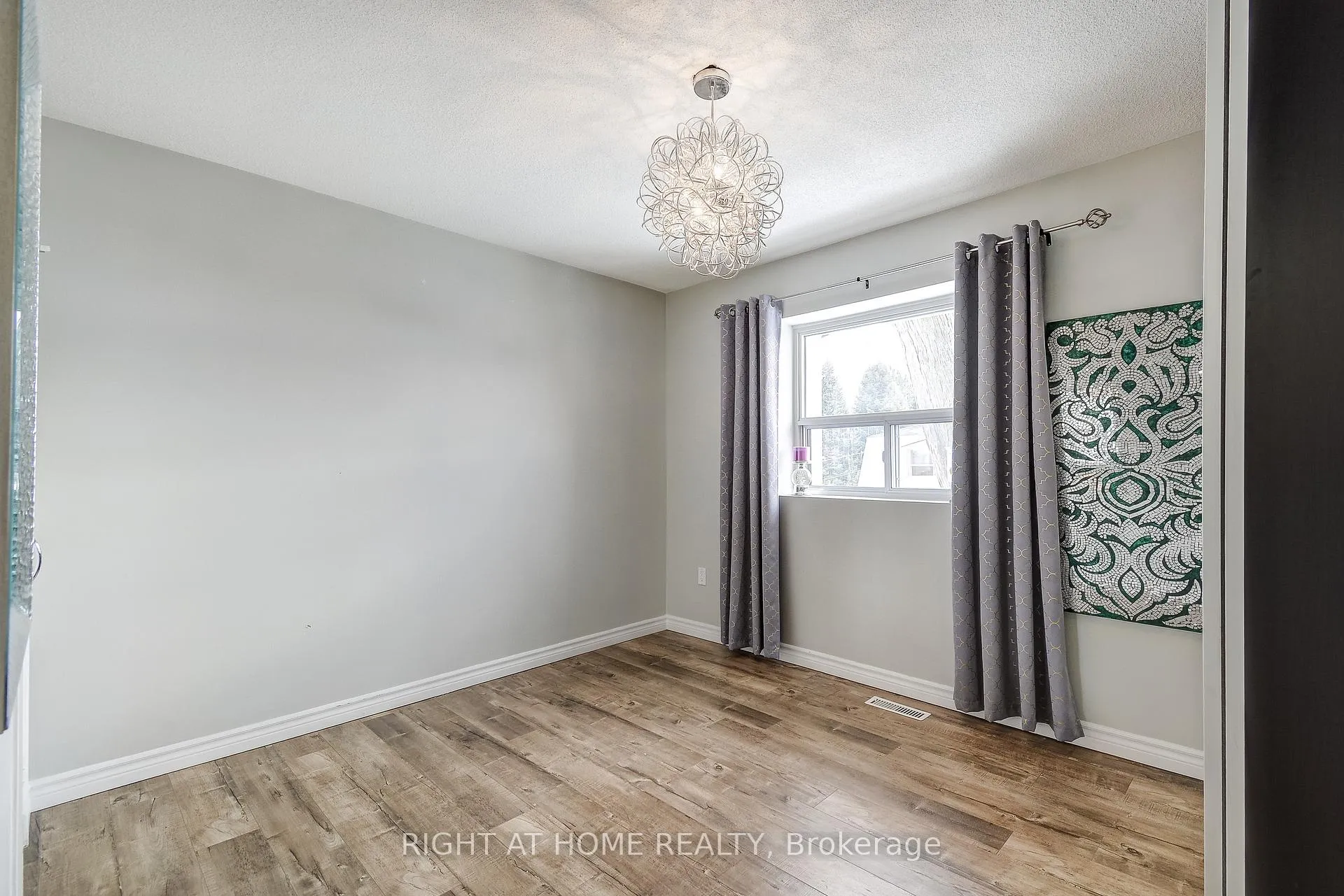 Photo 30 of Unit 6, 475 Claridge Road, Burlington, Roseland — HOMEH