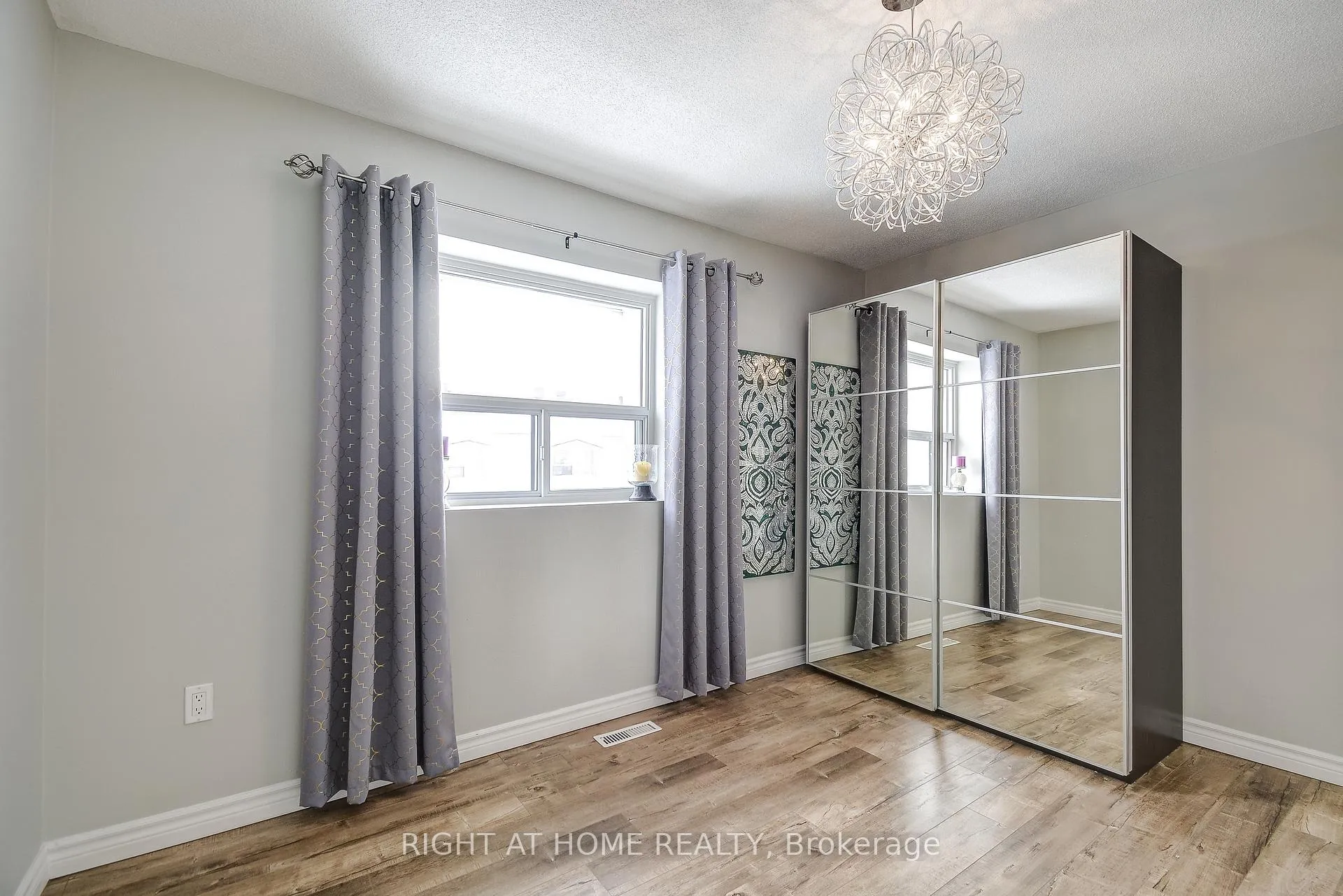 Photo 31 of Unit 6, 475 Claridge Road, Burlington, Roseland — HOMEH