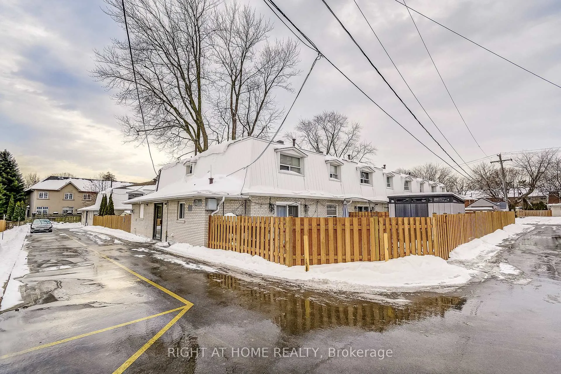 Photo 39 of Unit 6, 475 Claridge Road, Burlington, Roseland — HOMEH